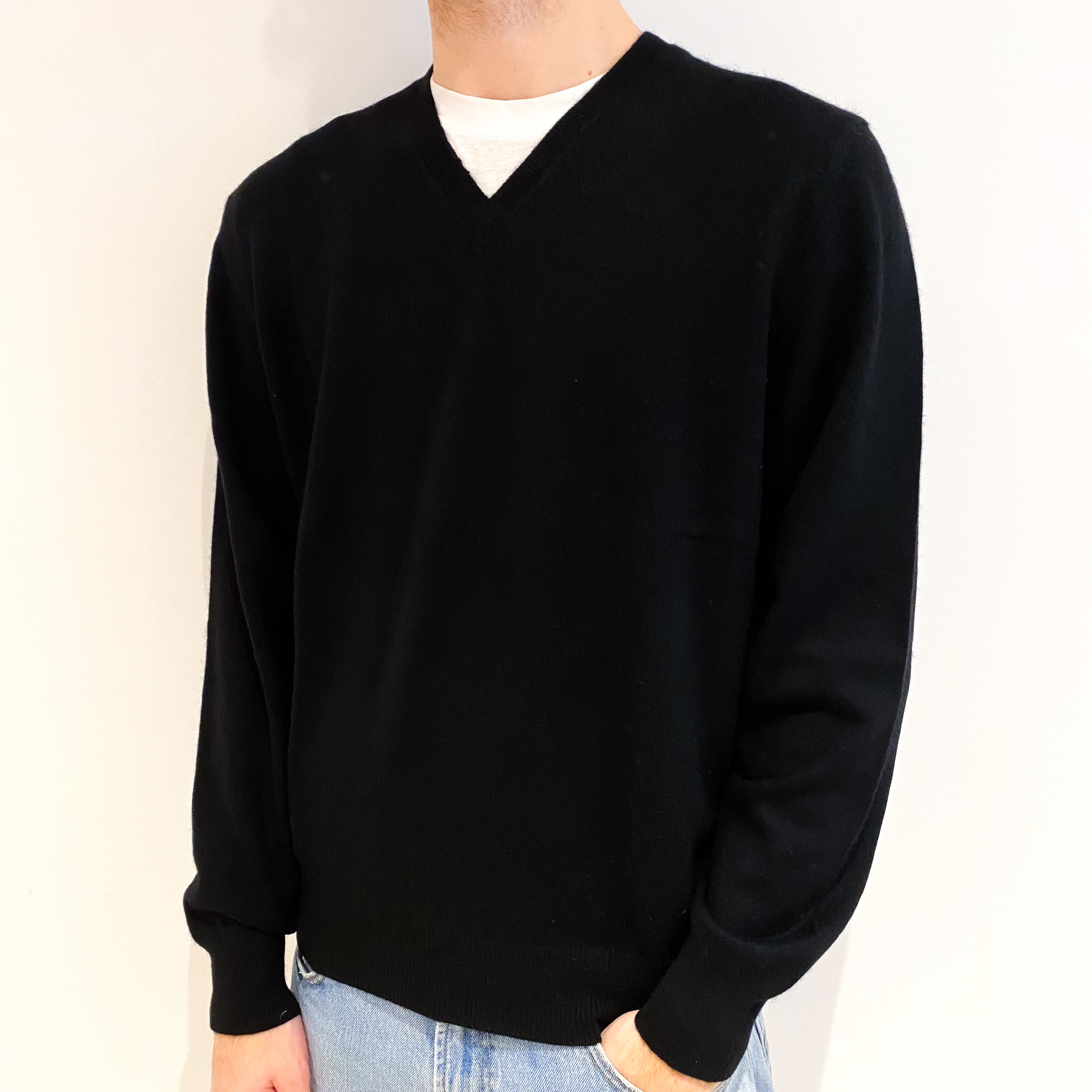Men's Black Cashmere V Neck Jumper Large