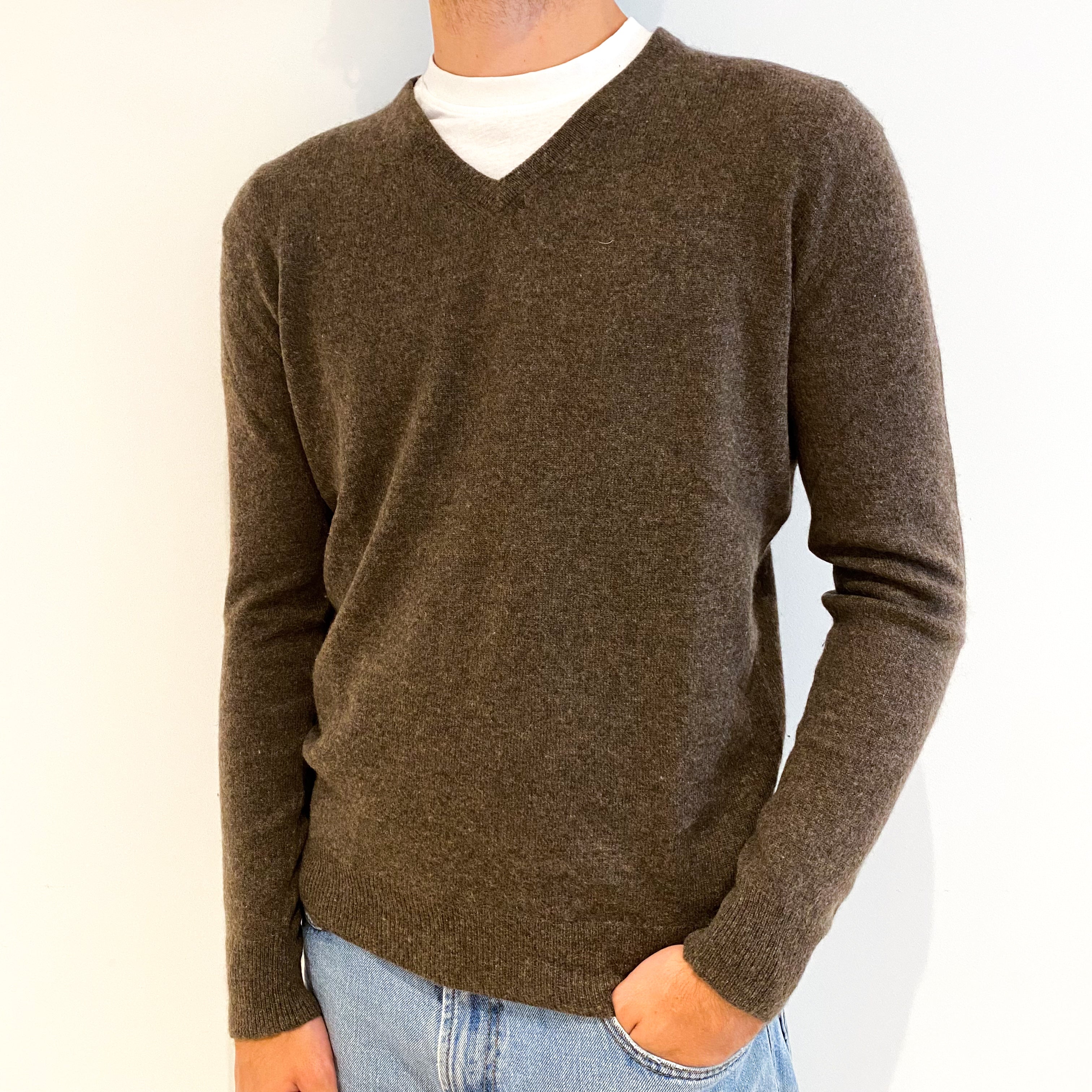 Men's Muted Brown Cashmere V-Neck Jumper Large