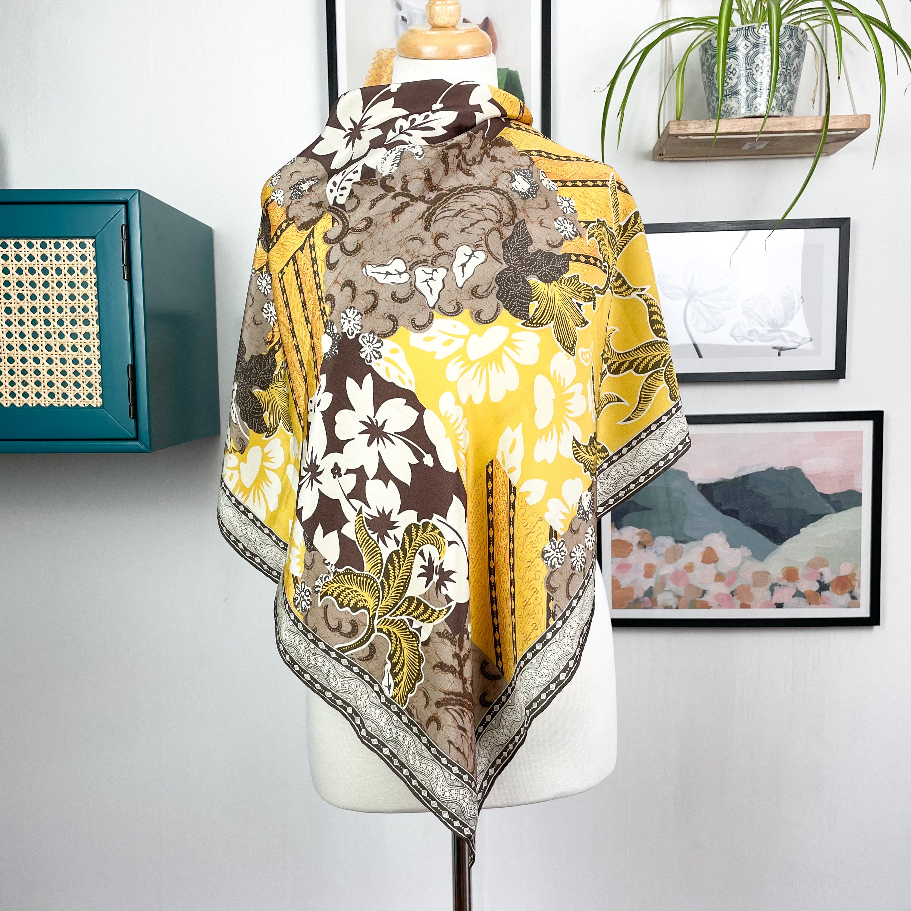 Unworn Crêpe Tino Lauri Vintage Silk Scarf