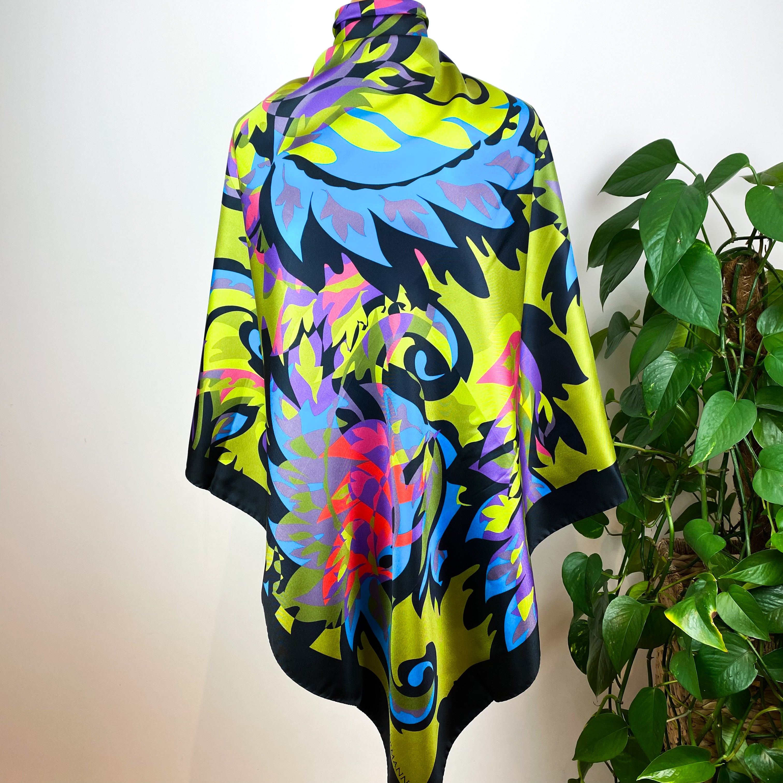 Immaculate Orla Ermanno Italian Silk Scarf
