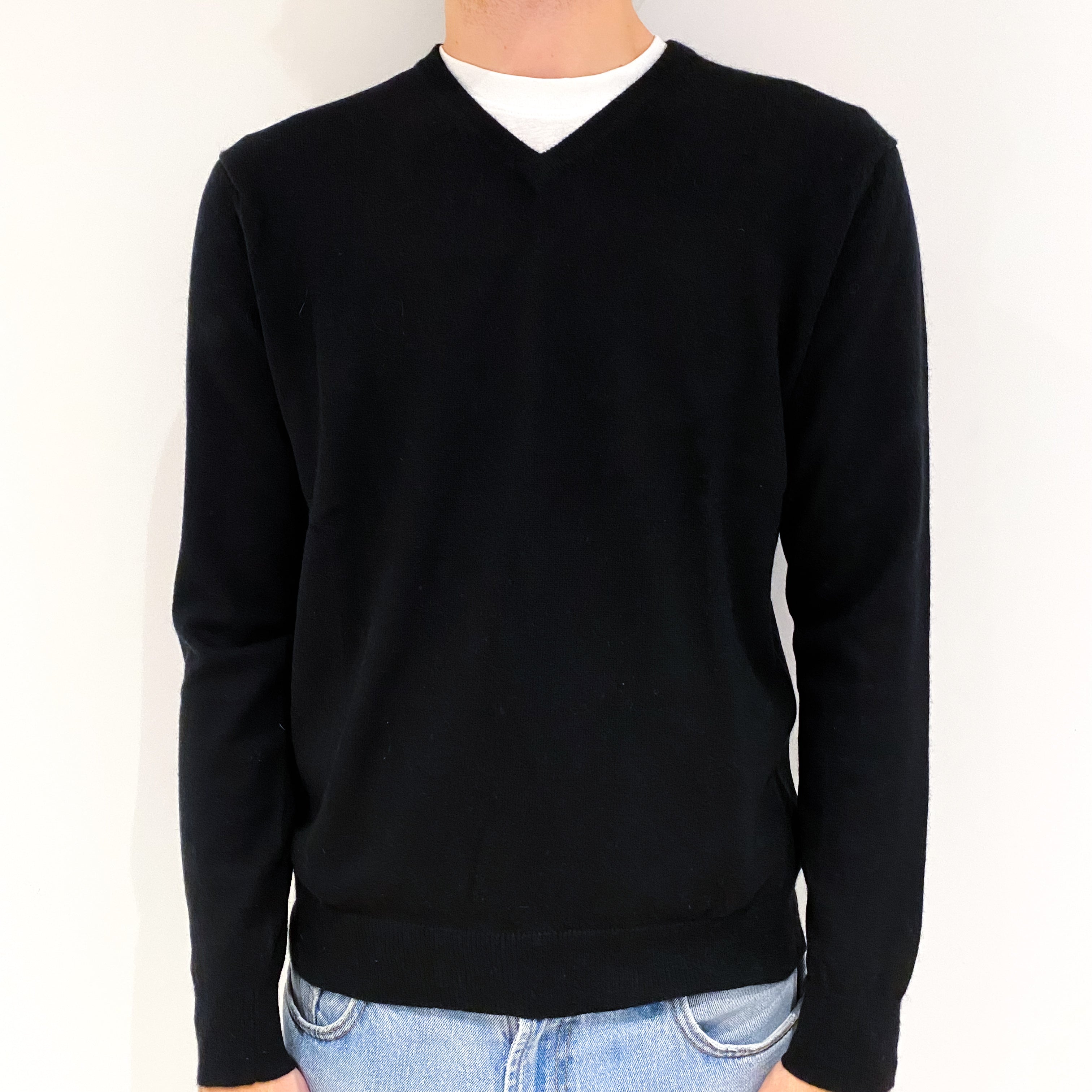 Men's Black Cashmere V-Neck Jumper Medium