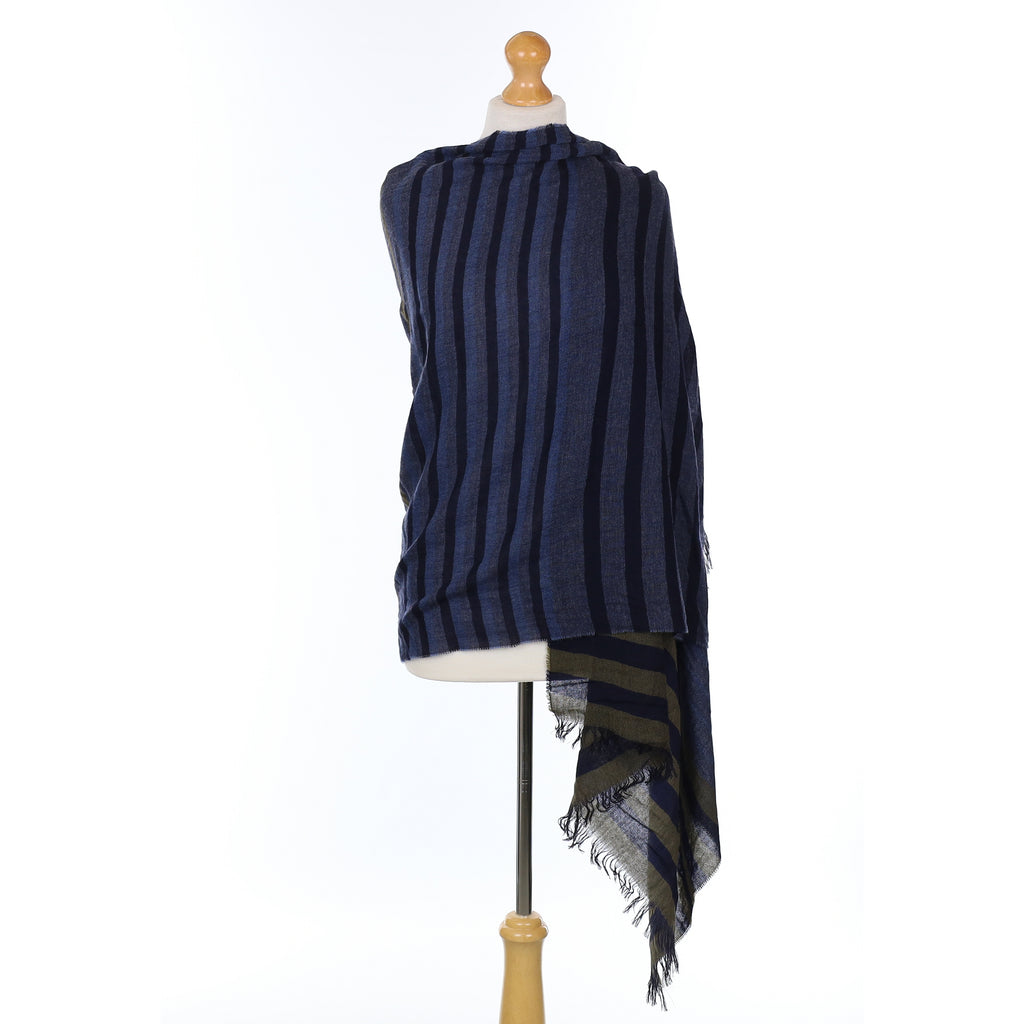 Brand New Scottish Midnight Blue and Khaki Luxury Woven Cashmere Crinkle Wrap