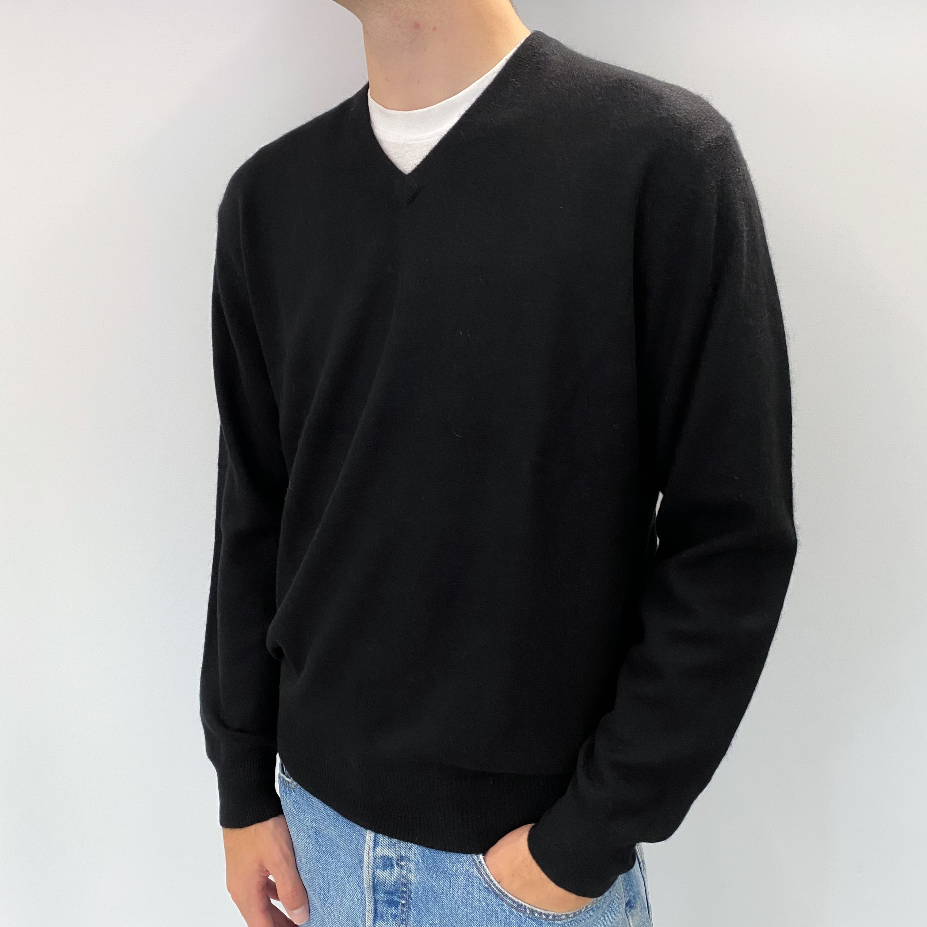 Men's Black Cashmere V Neck Jumper Large