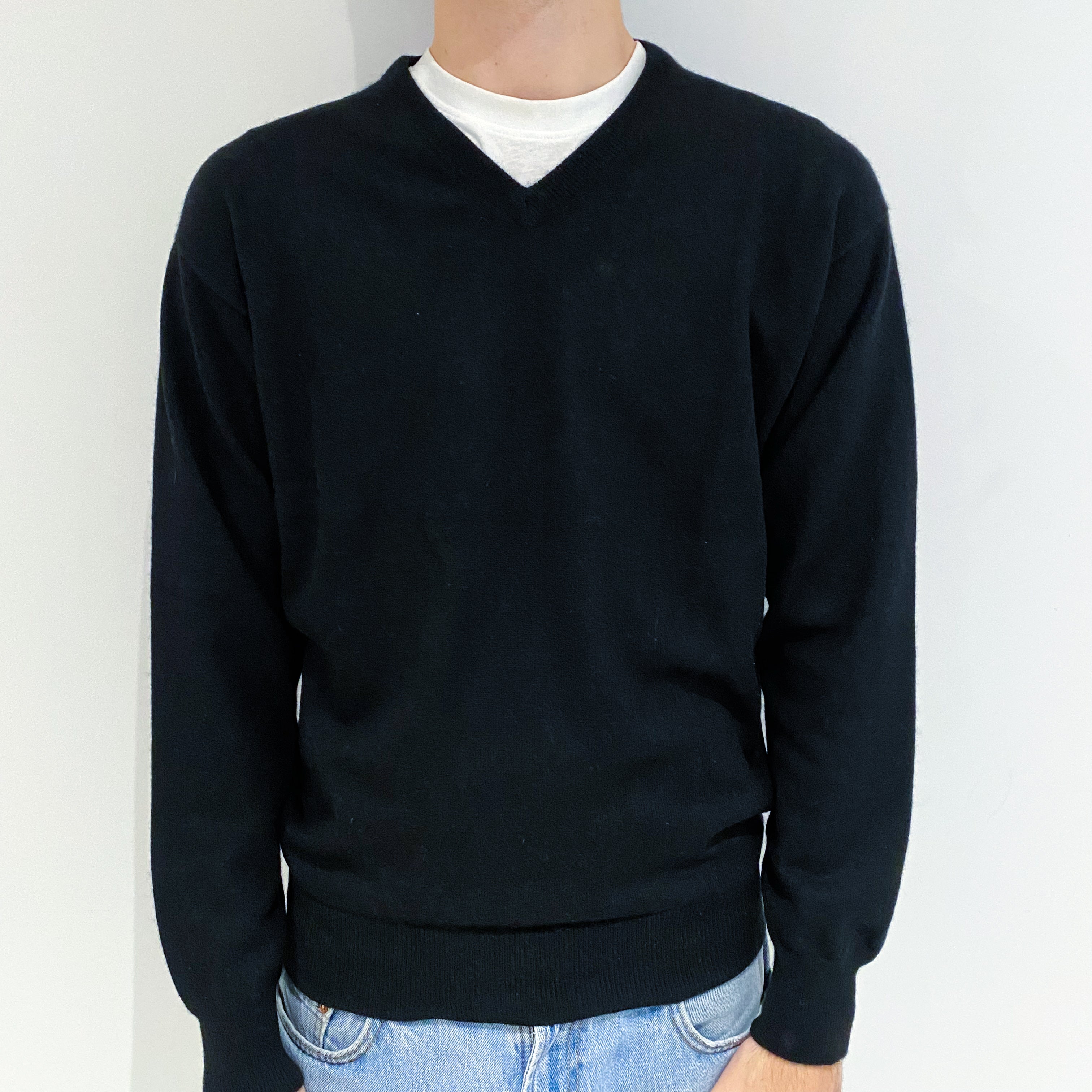 Men's Black Cashmere V-Neck Jumper Large
