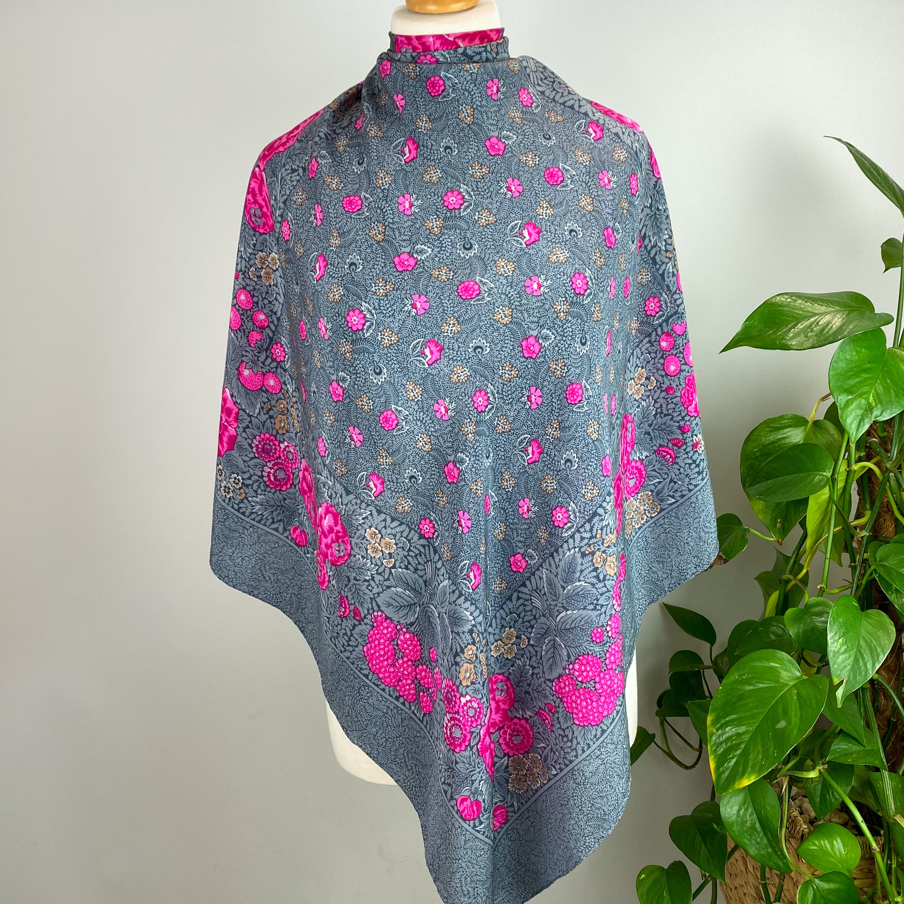 Immaculate Charles Demery Grey Silk Scarf