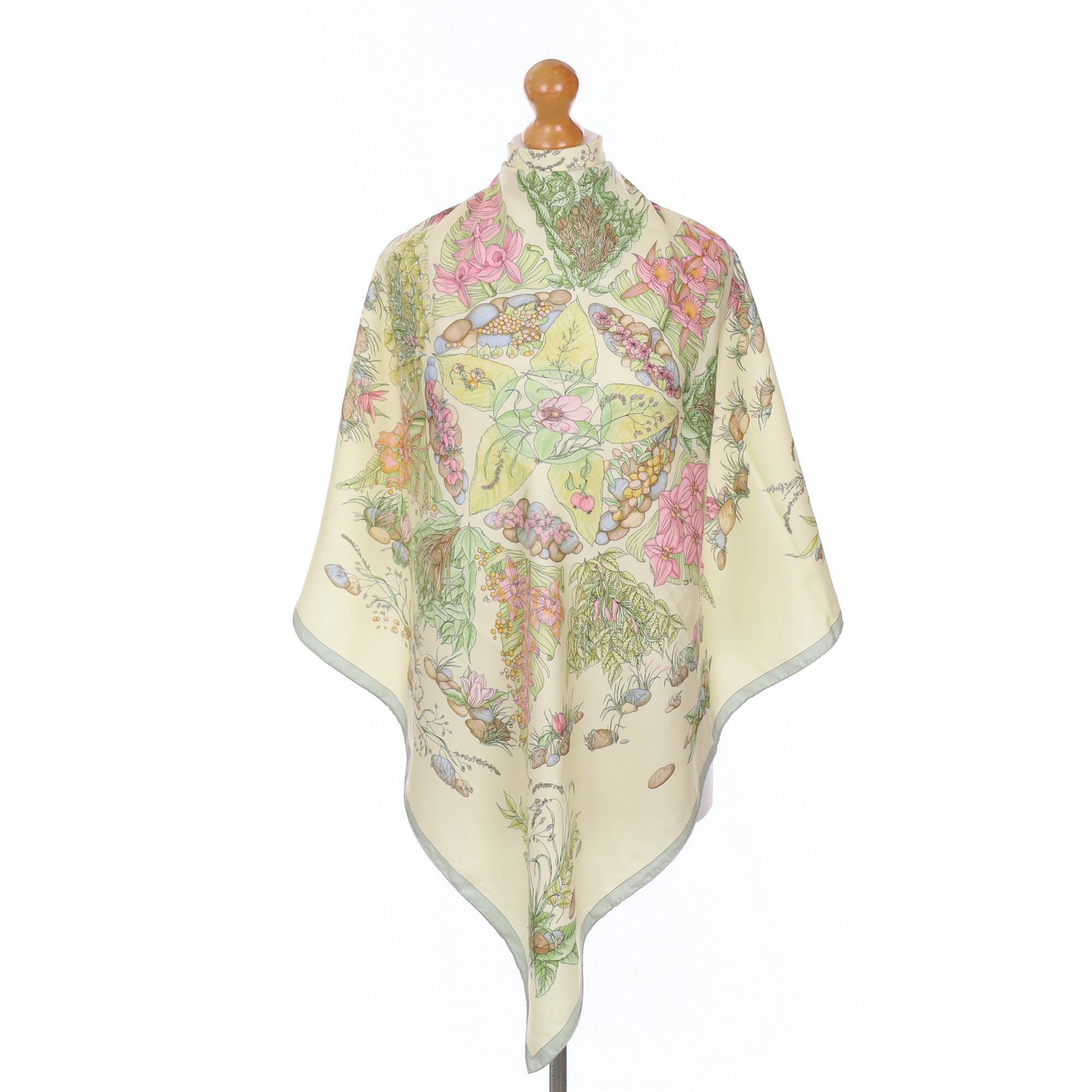 Pristine Hermès Pythagore Silk Scarf
