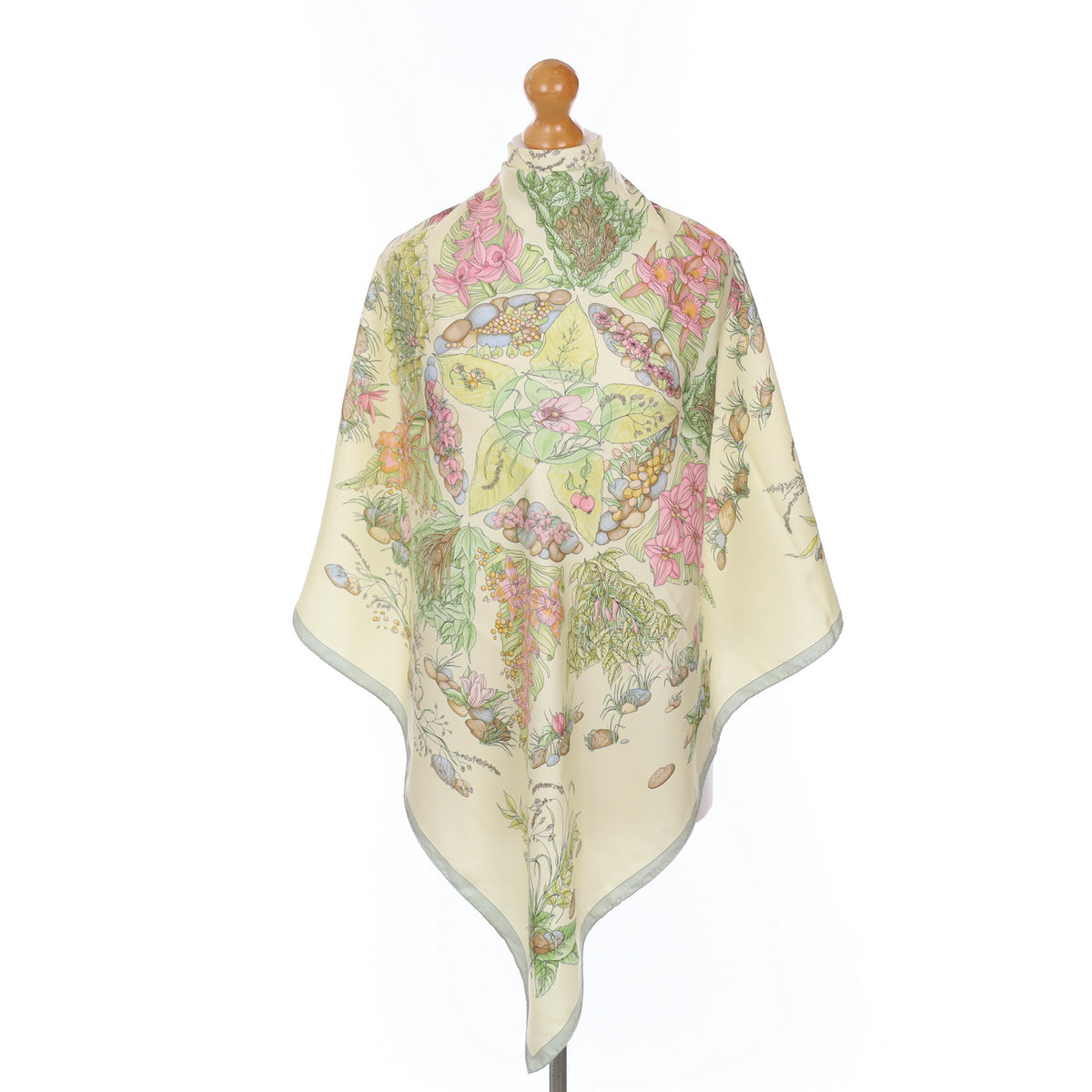 Pristine Hermès Pythagore Silk Scarf