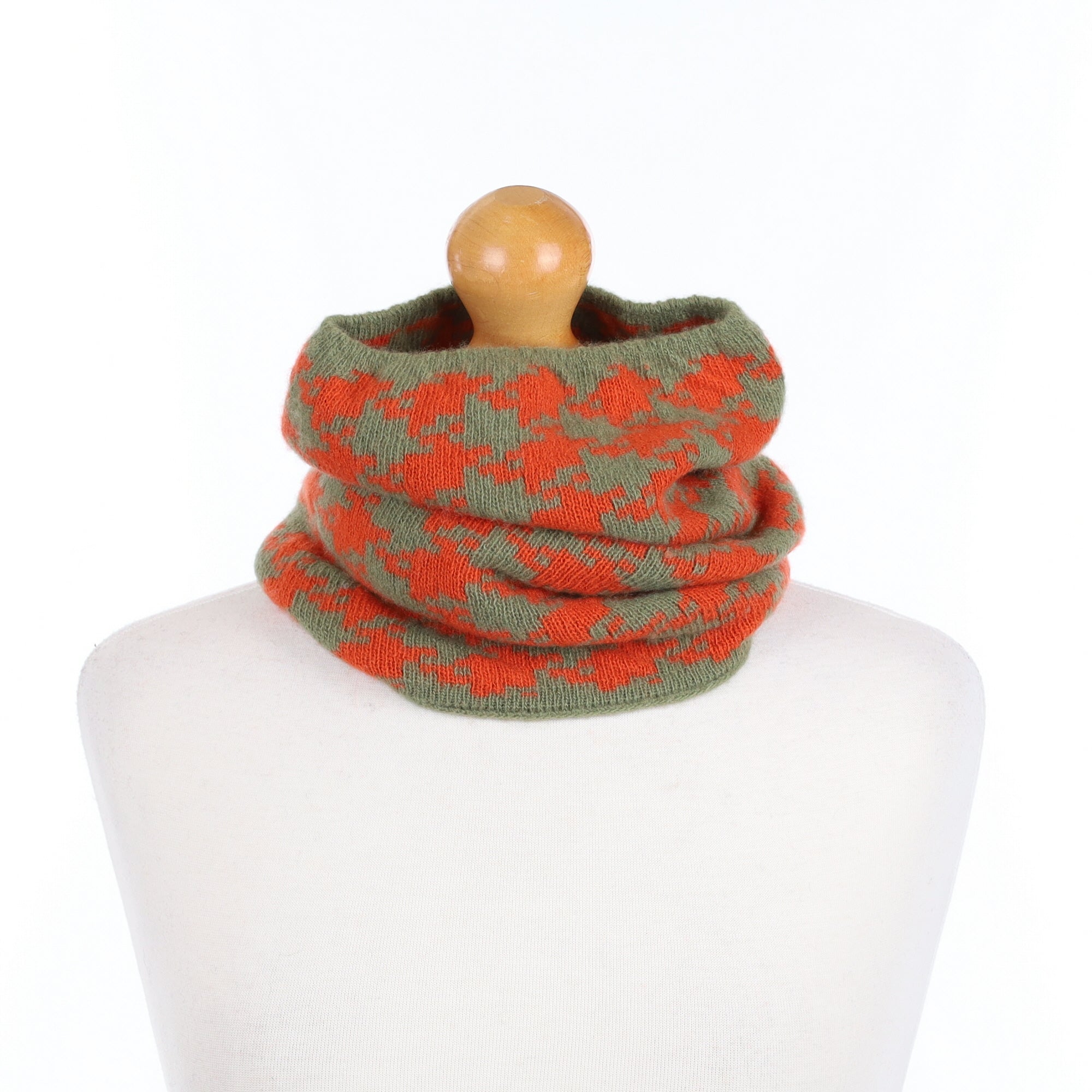 Brand New Scottish Orange & Lovat Houndstooth Cashmere Snood