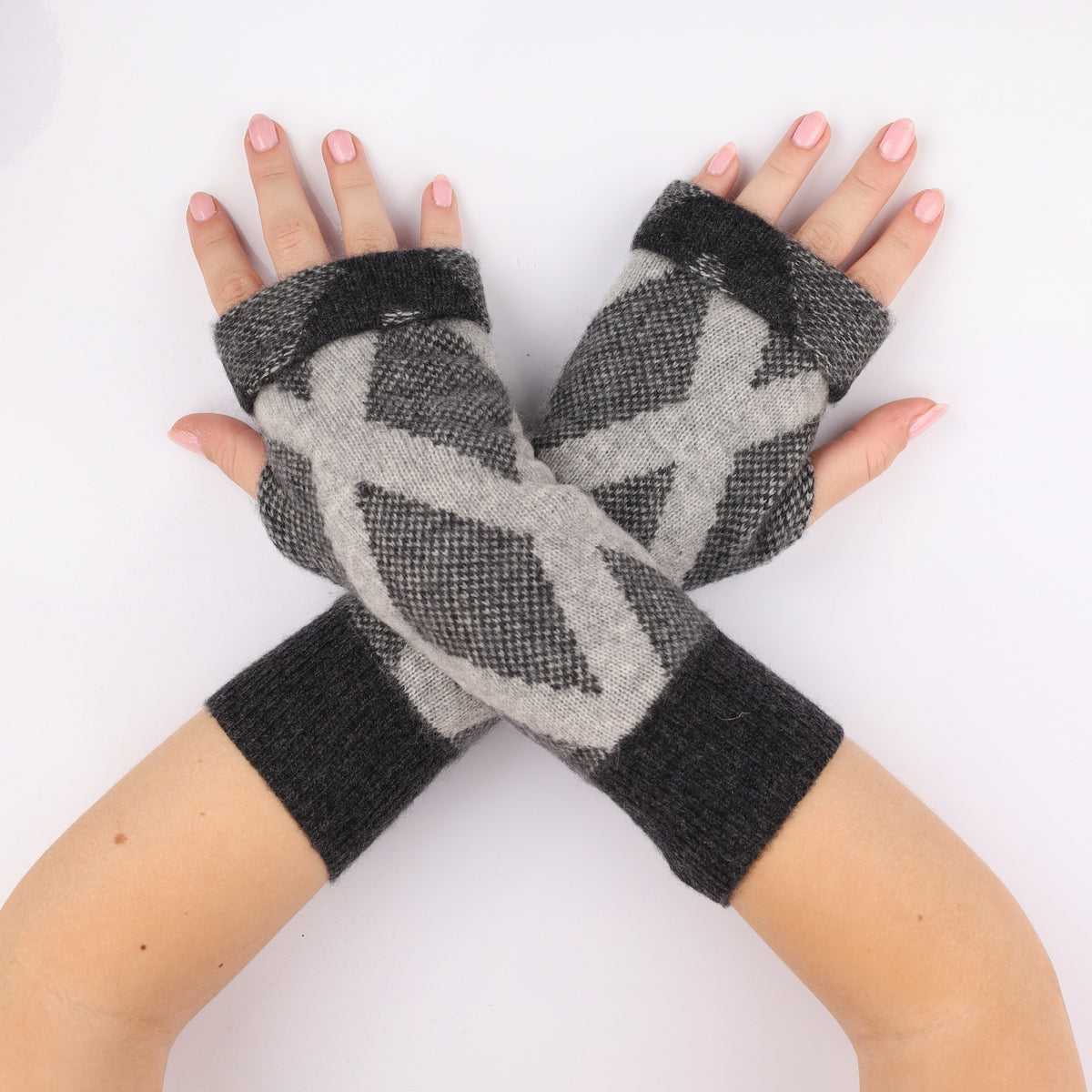Grey Diamond Patterned Fingerless Gloves
