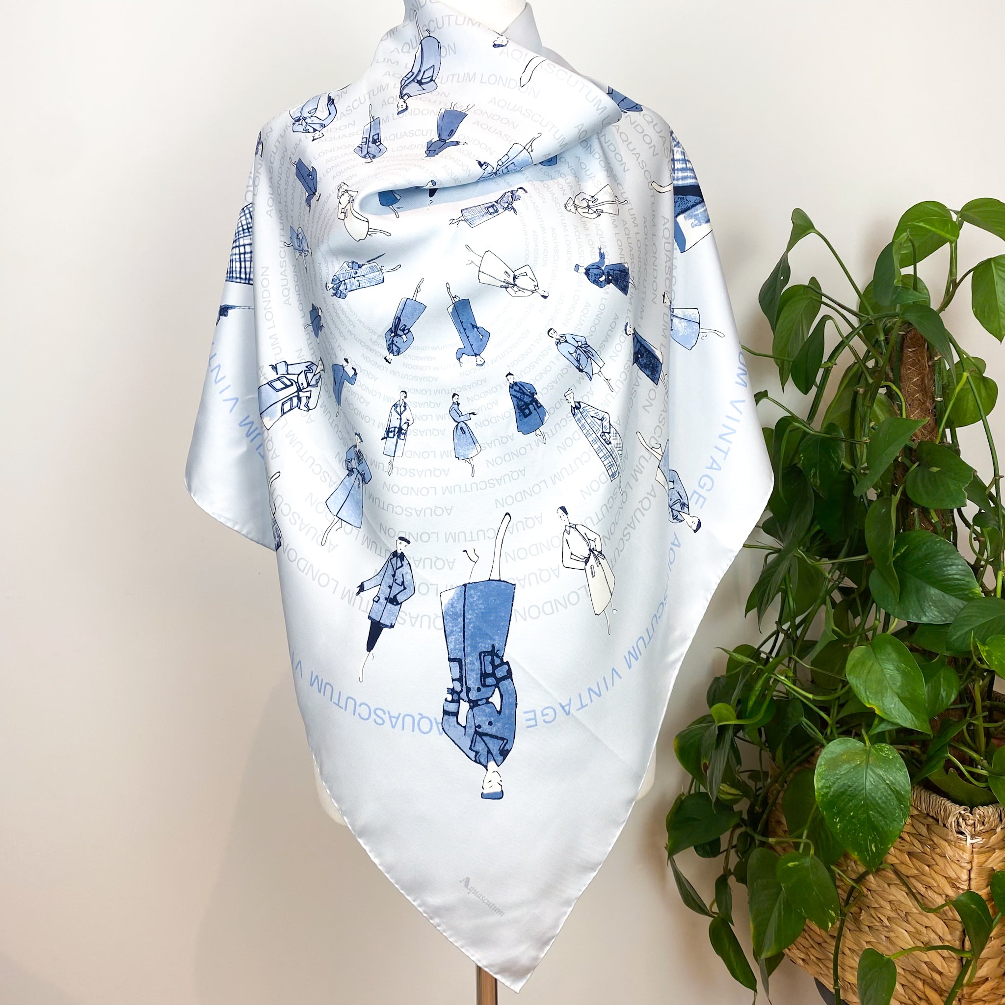 Aquascutum Fashion Vintage Silk Scarf