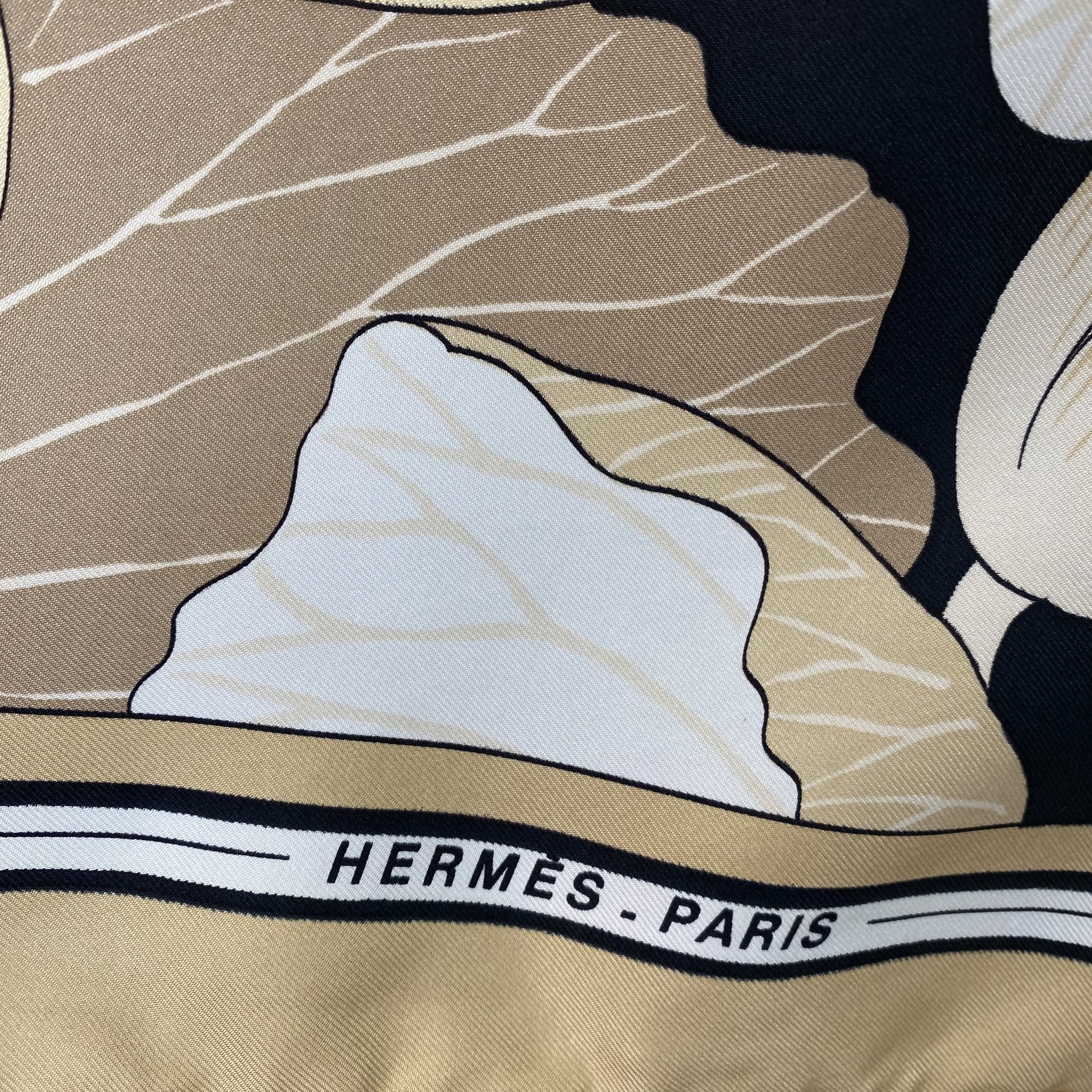 Boxed Hermes Fleur de Lotus 1961 Designer Silk Scarf