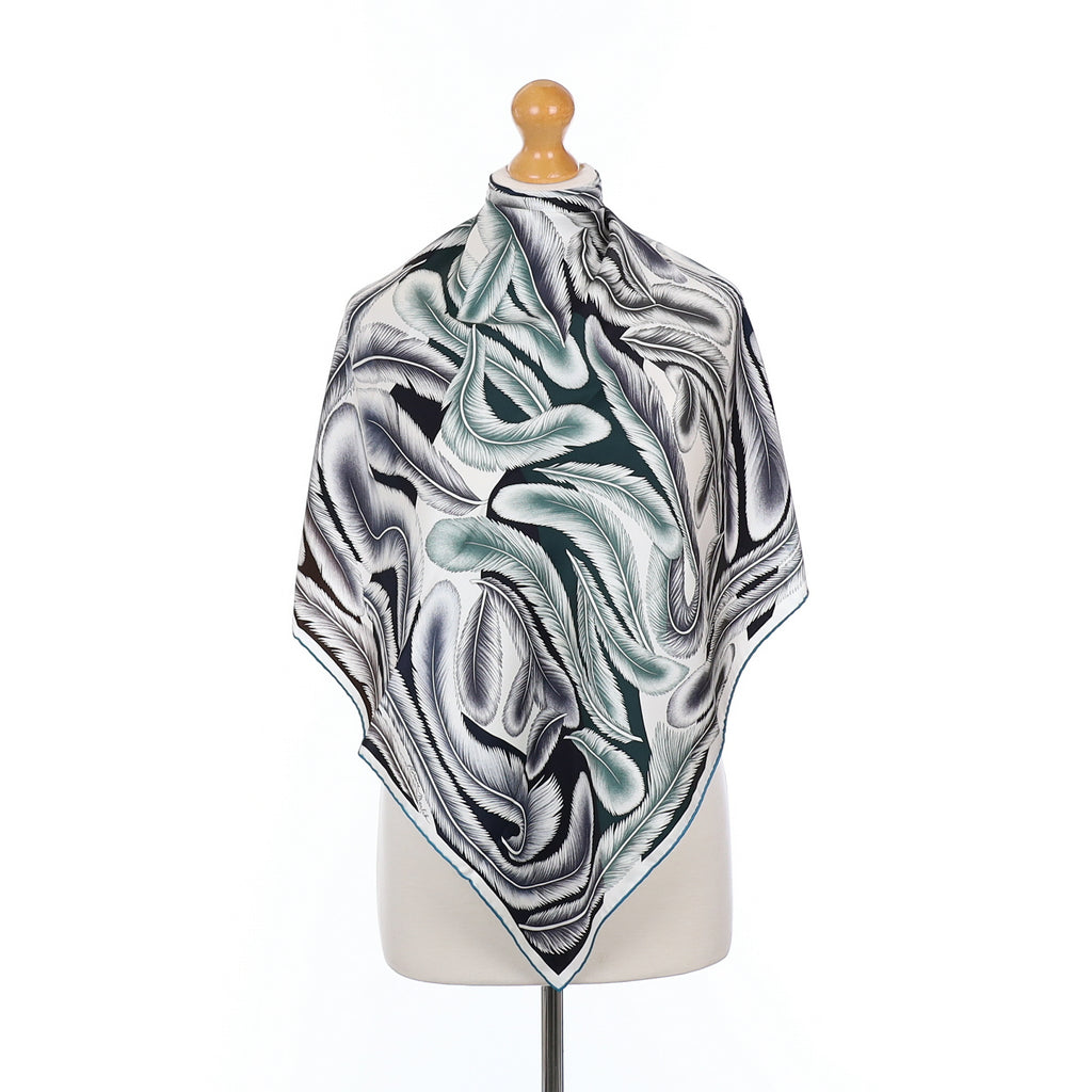 Pristine Hermès À la Plume Vintage 70 Silk Scarf Rare