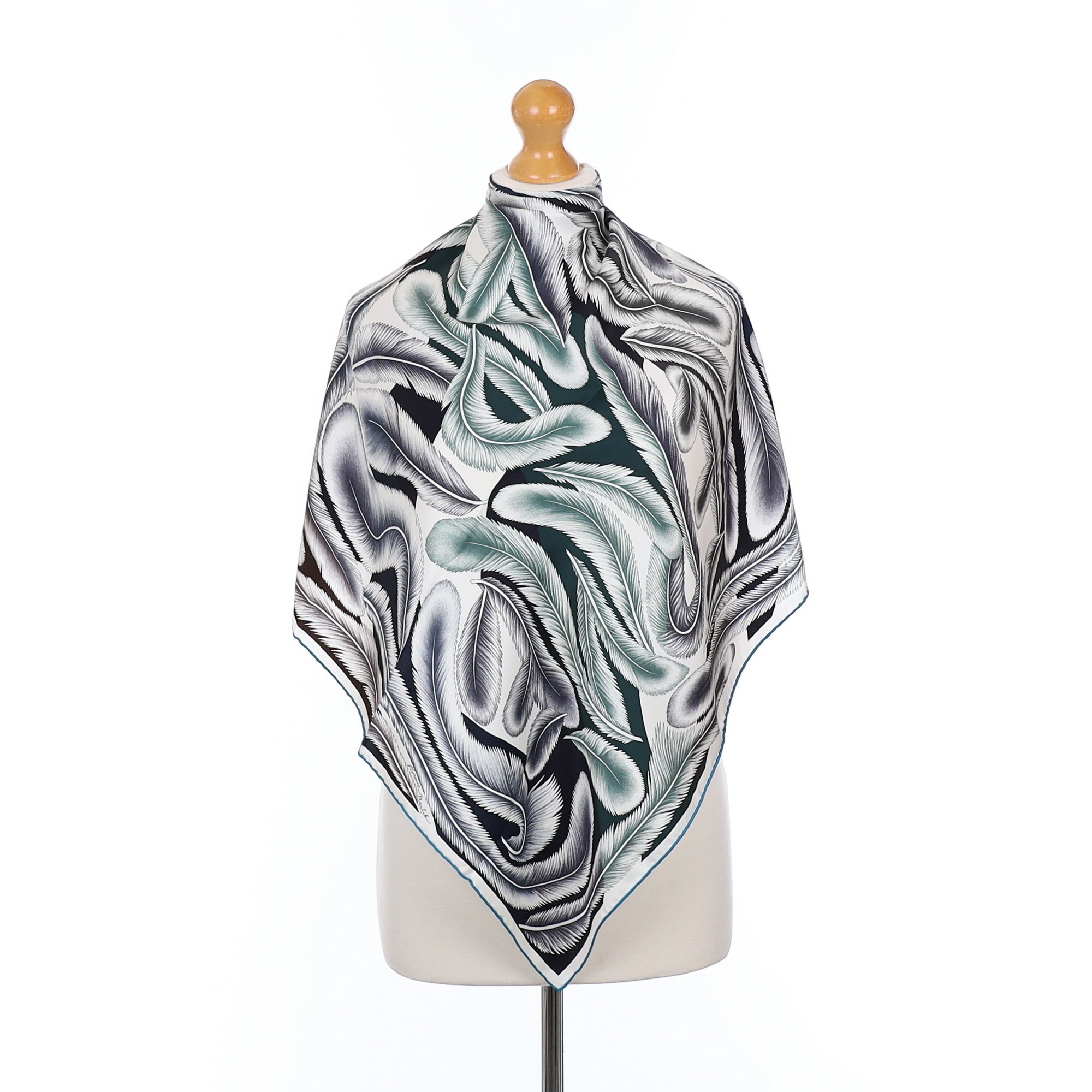 Pristine Hermès À la Plume Vintage 70 Silk Scarf Rare