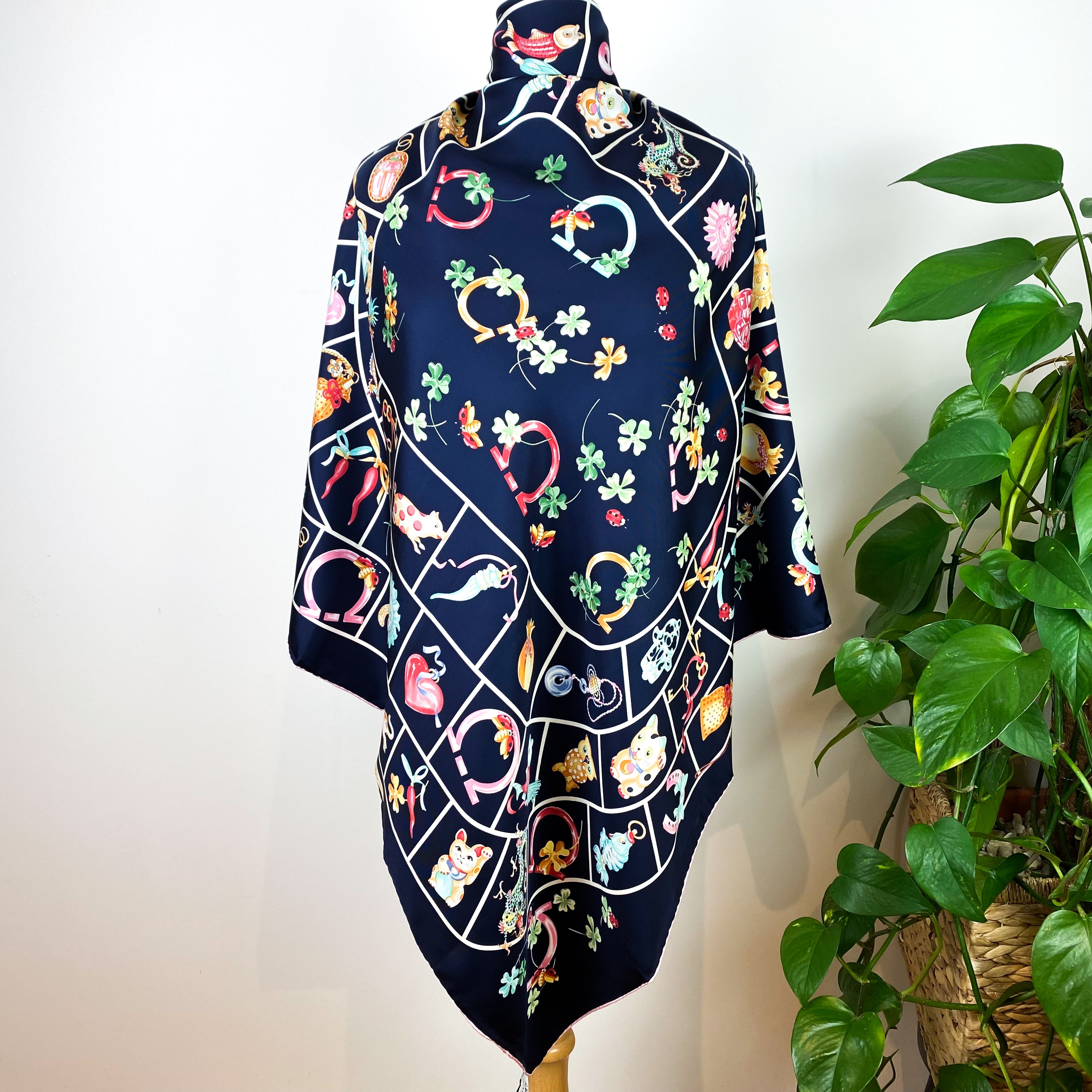 Immaculate Salvatore Ferragamo Designer Silk Scarf