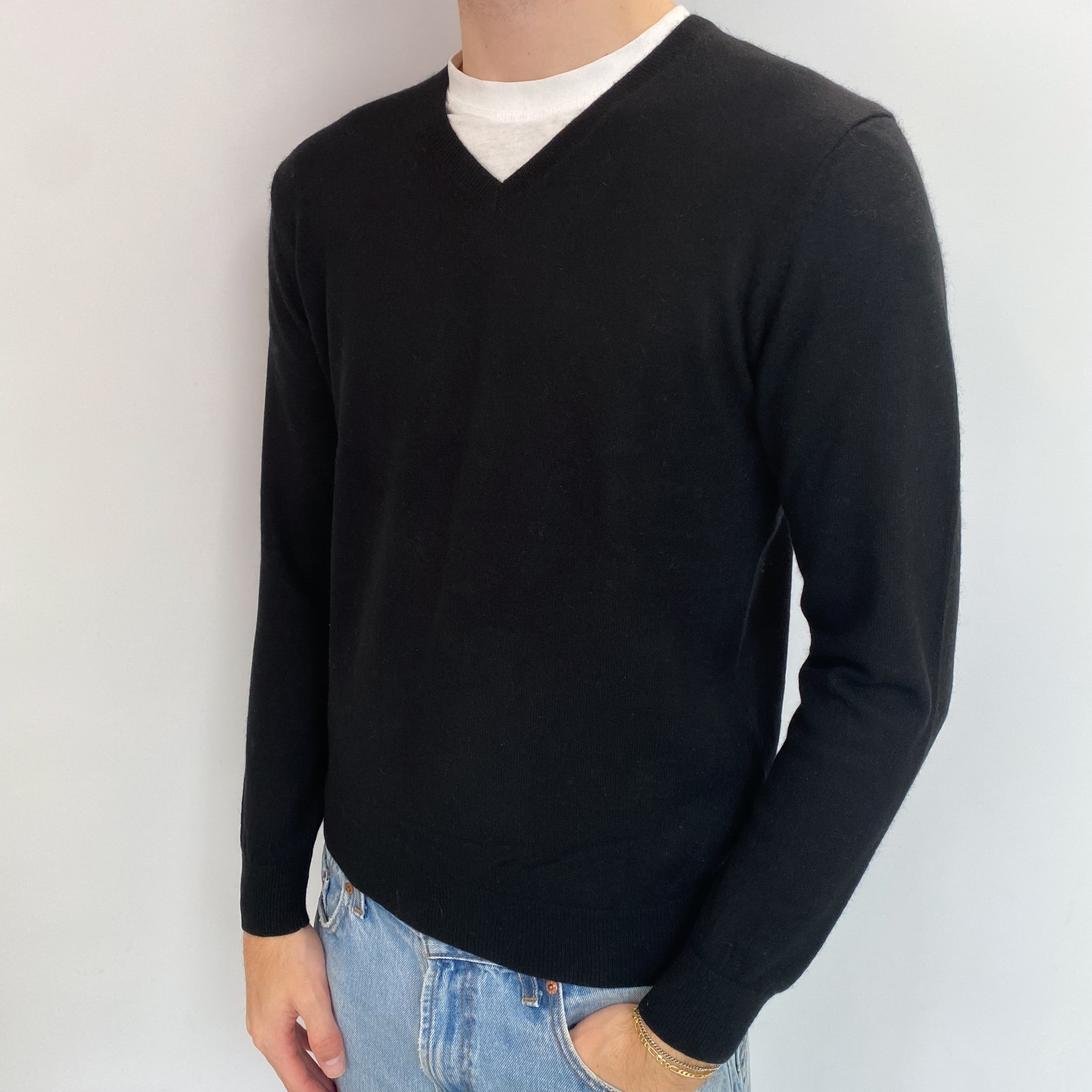 Men's Black Cashmere V Neck Jumper Medium