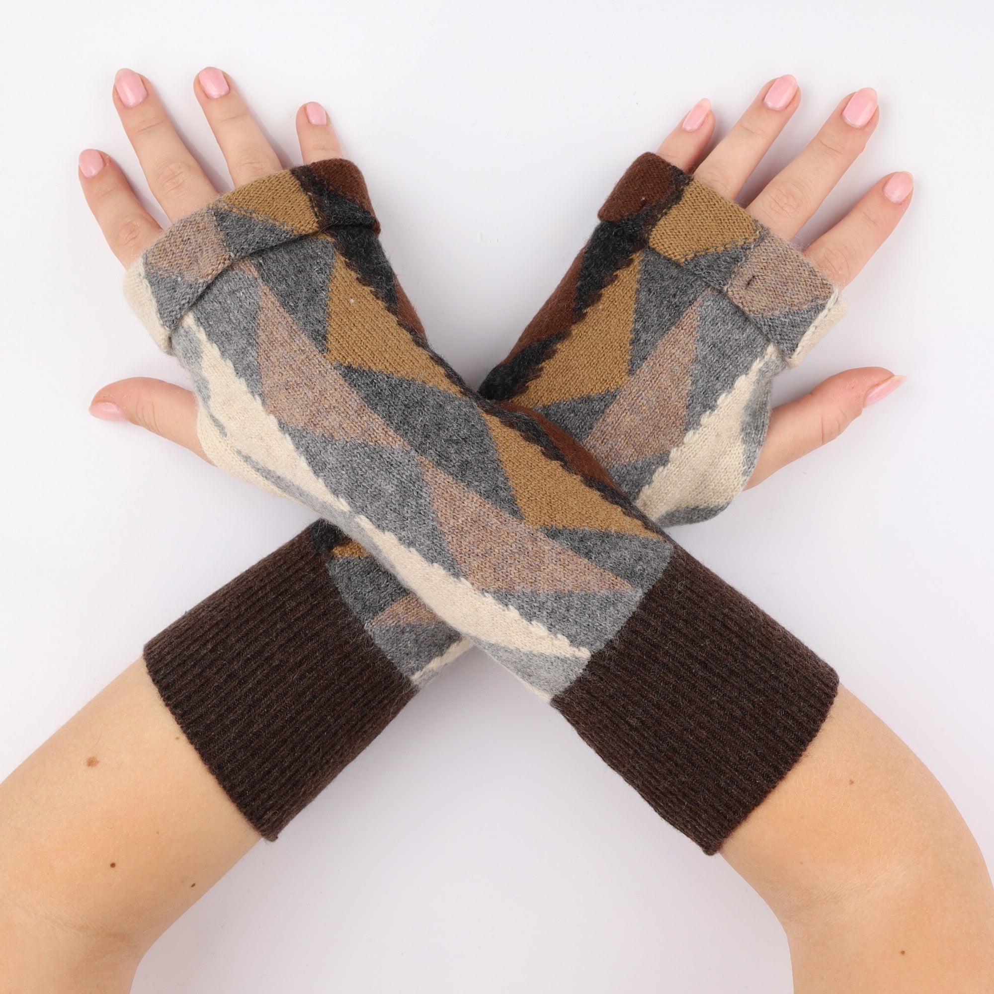 Brown Diamond Patterned Fingerless Gloves
