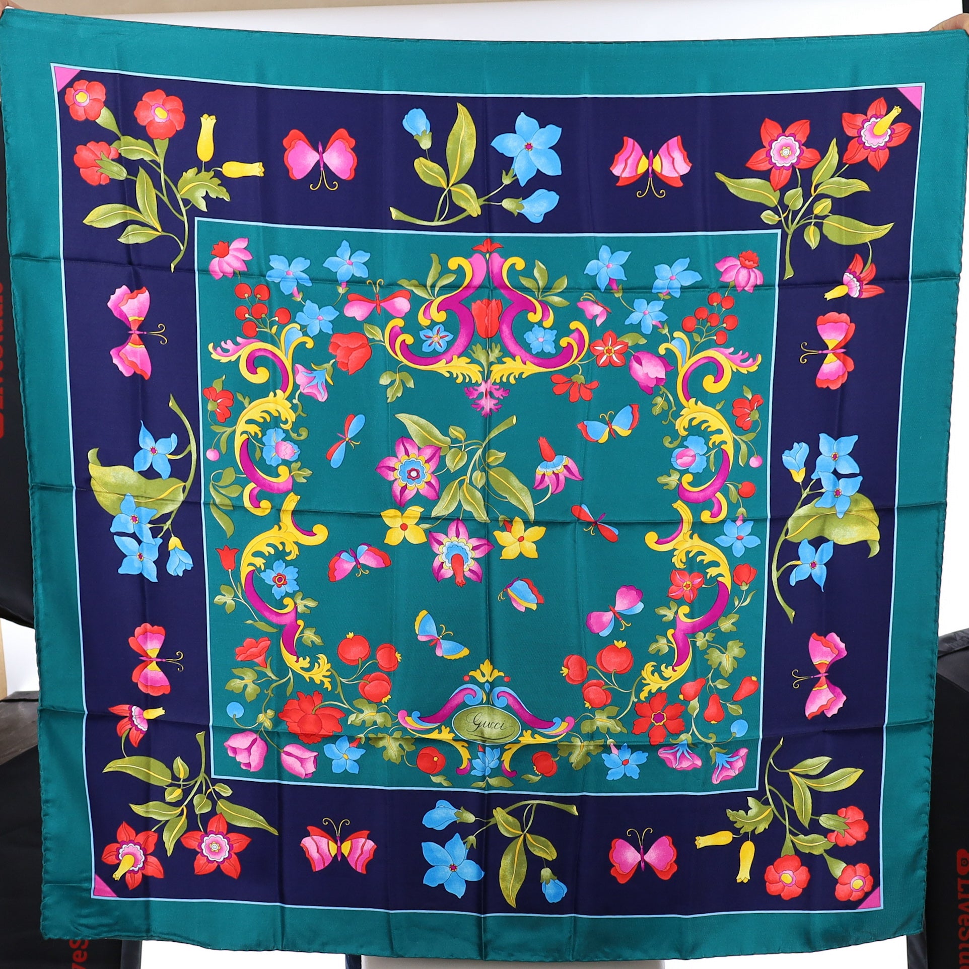 Brand New Gucci Floral Vintage Silk Scarf