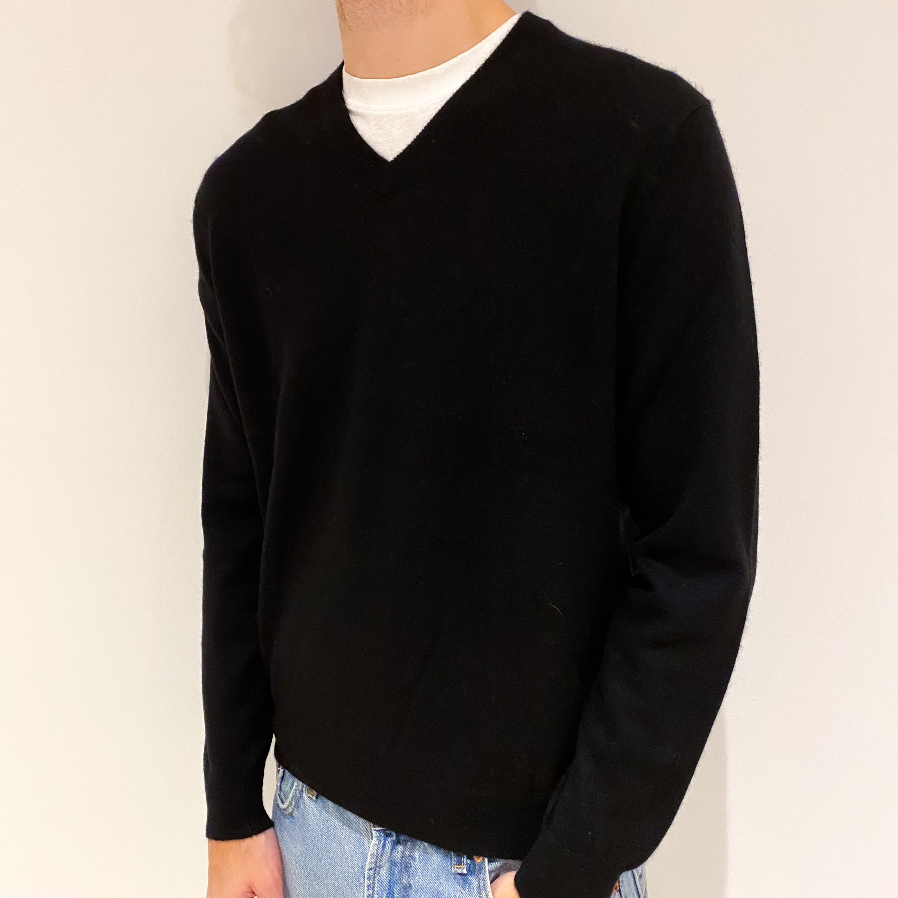 Men's Black Cashmere V Neck Jumper Large