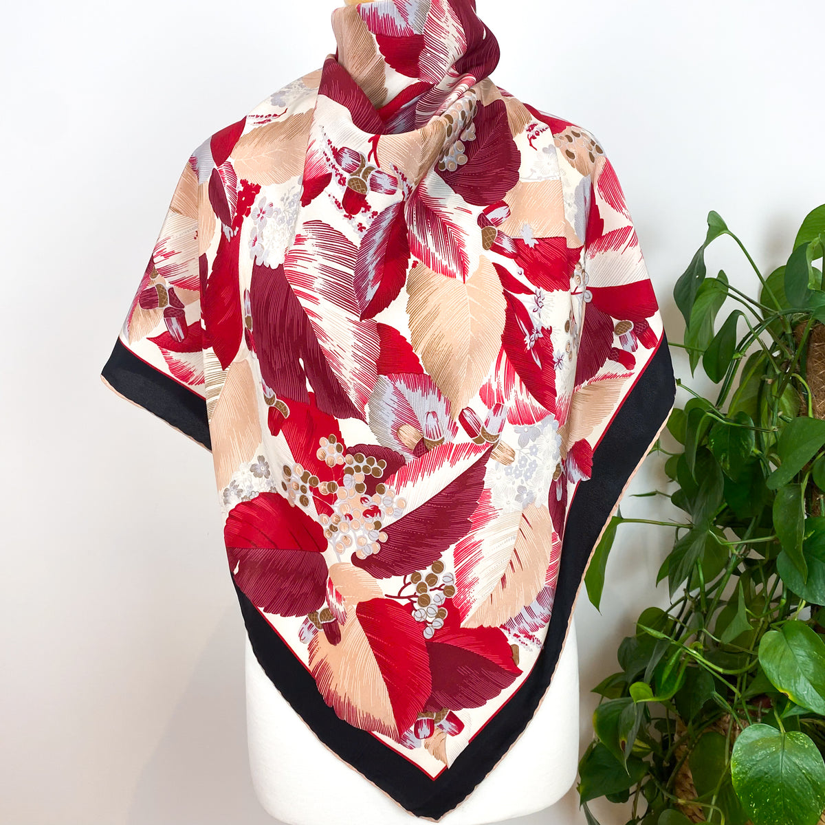 Unworn Crêpe 1970s Allander Italian Vintage Silk Scarf