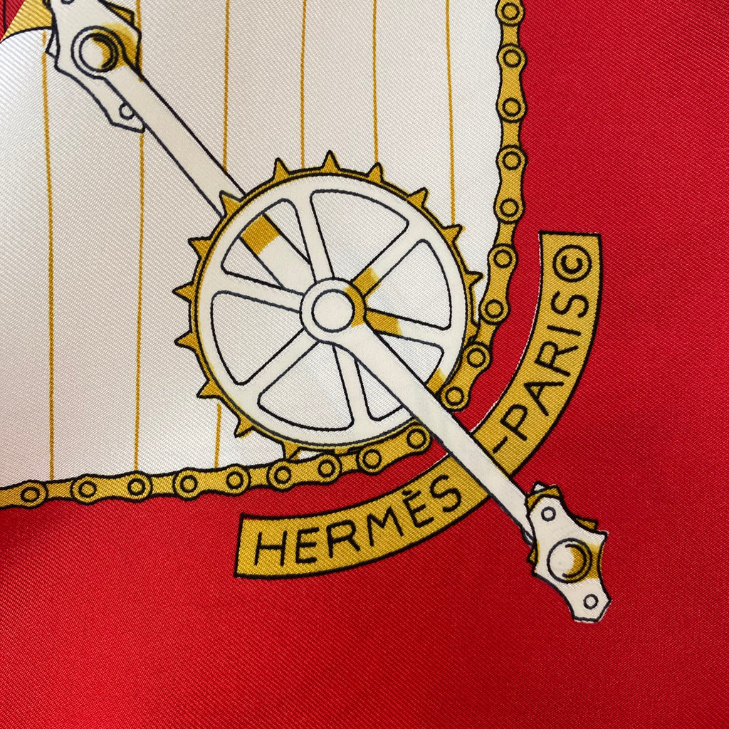 Brand New Boxed Hermès Les Becanes Silk Scarf