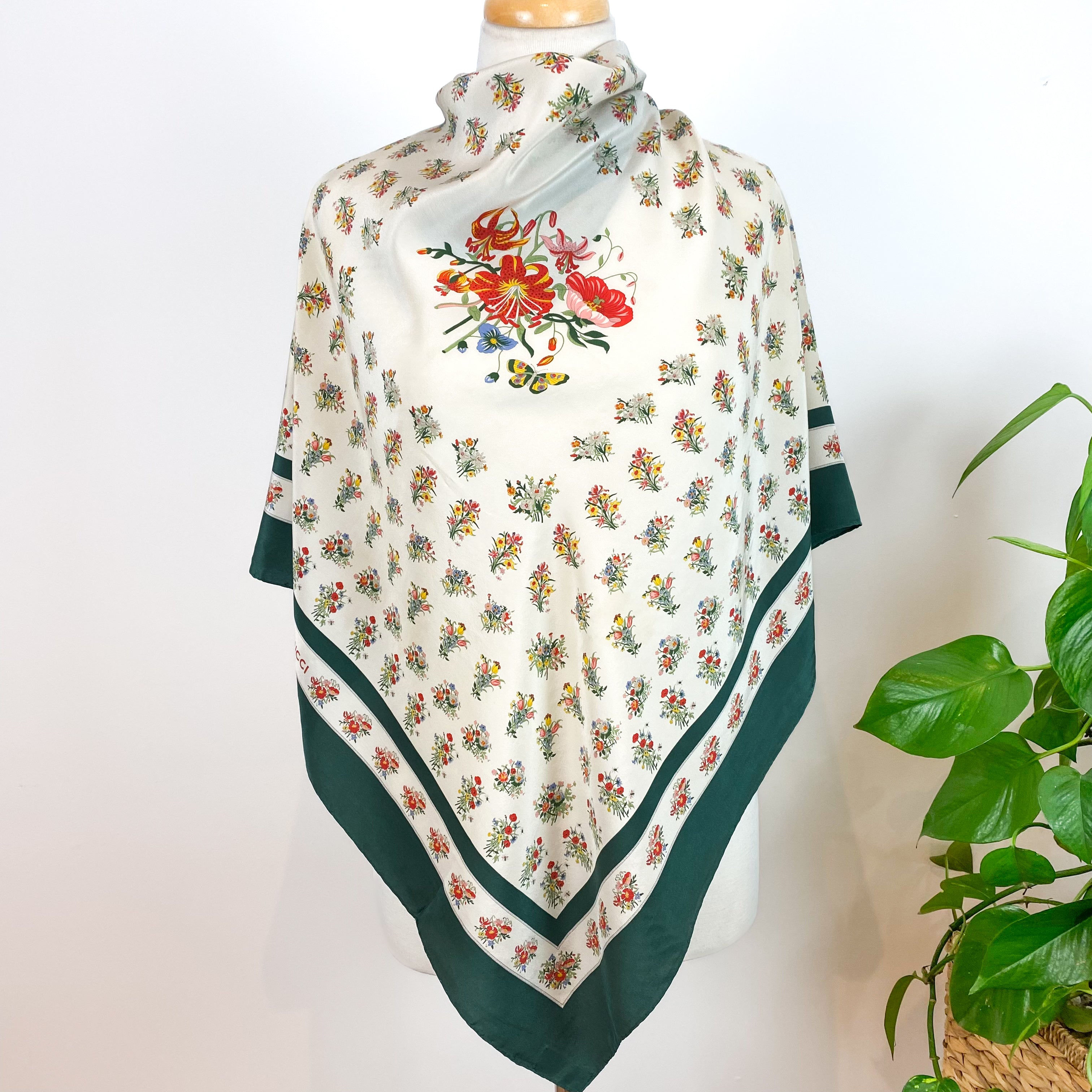 1970s Gucci Floral Designer Vintage Silk Scarf