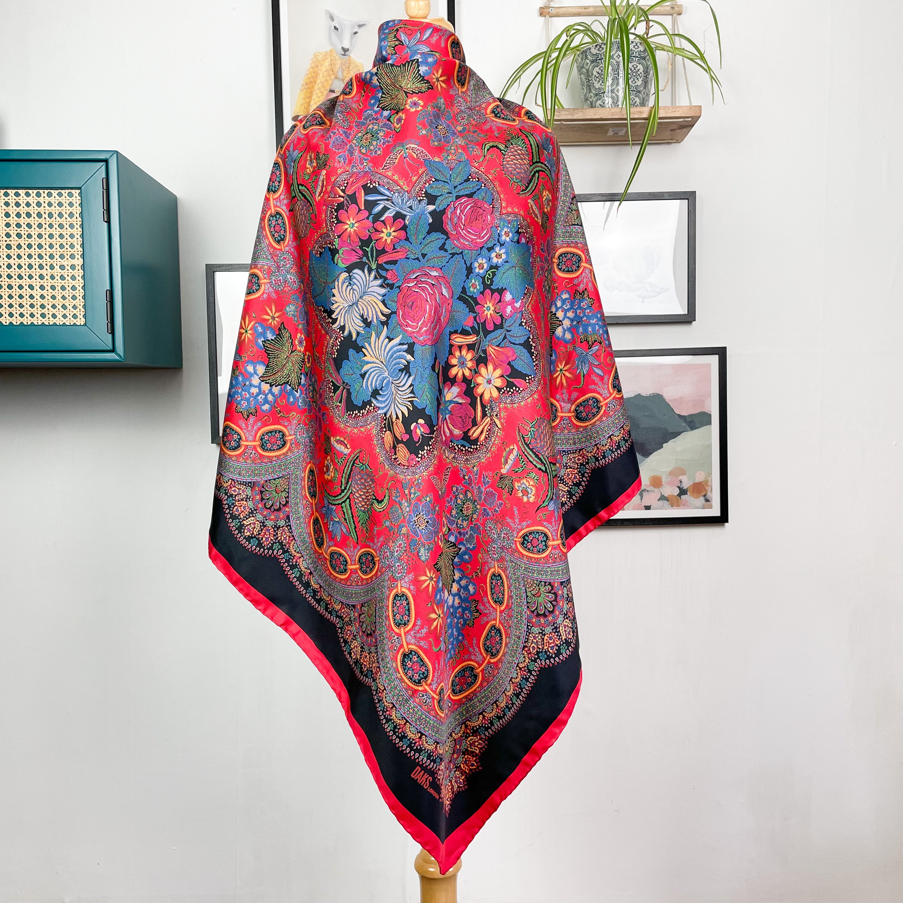 Immaculate Daks Paisley Design Vintage Silk Scarf