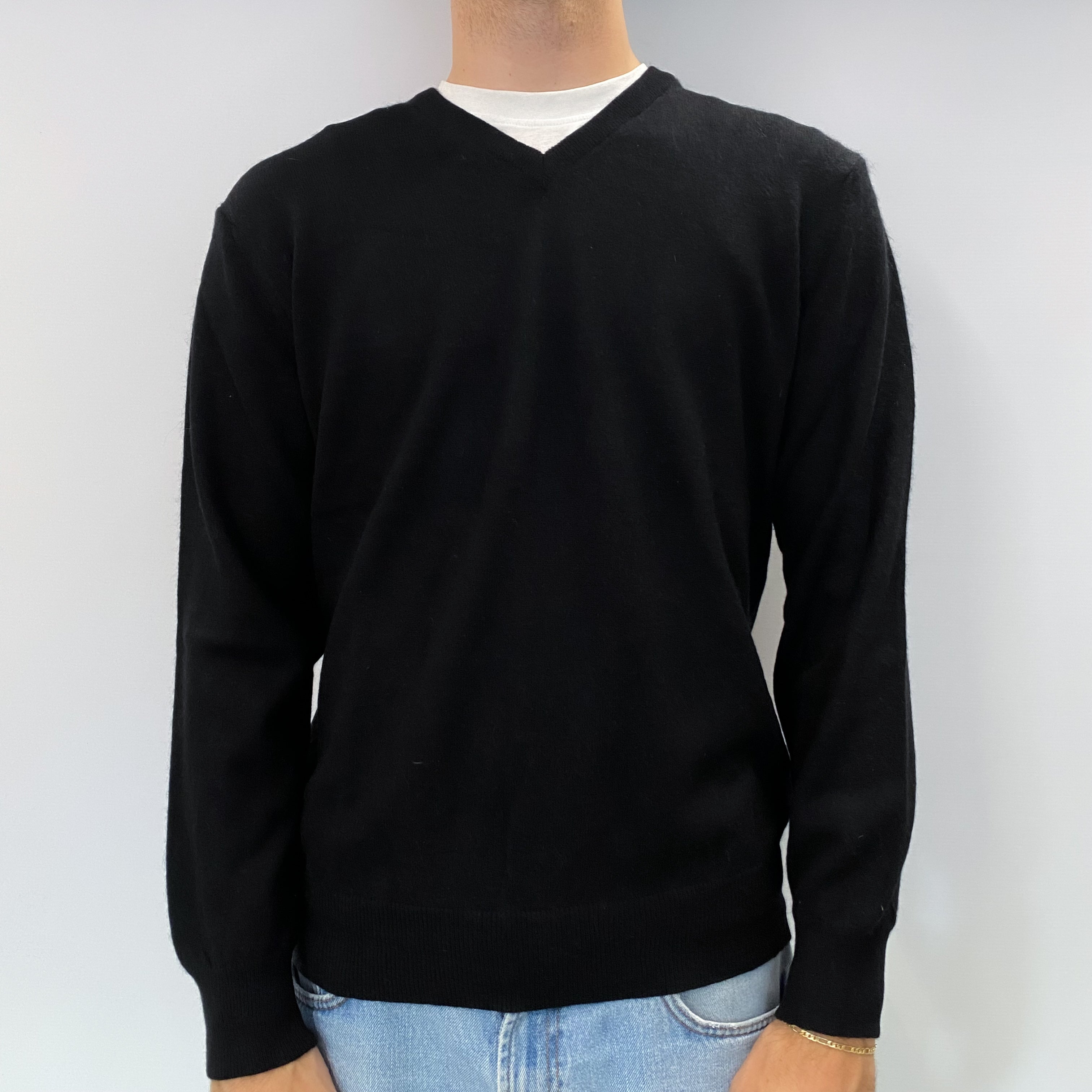 Men's Black Cashmere V Neck Jumper Large