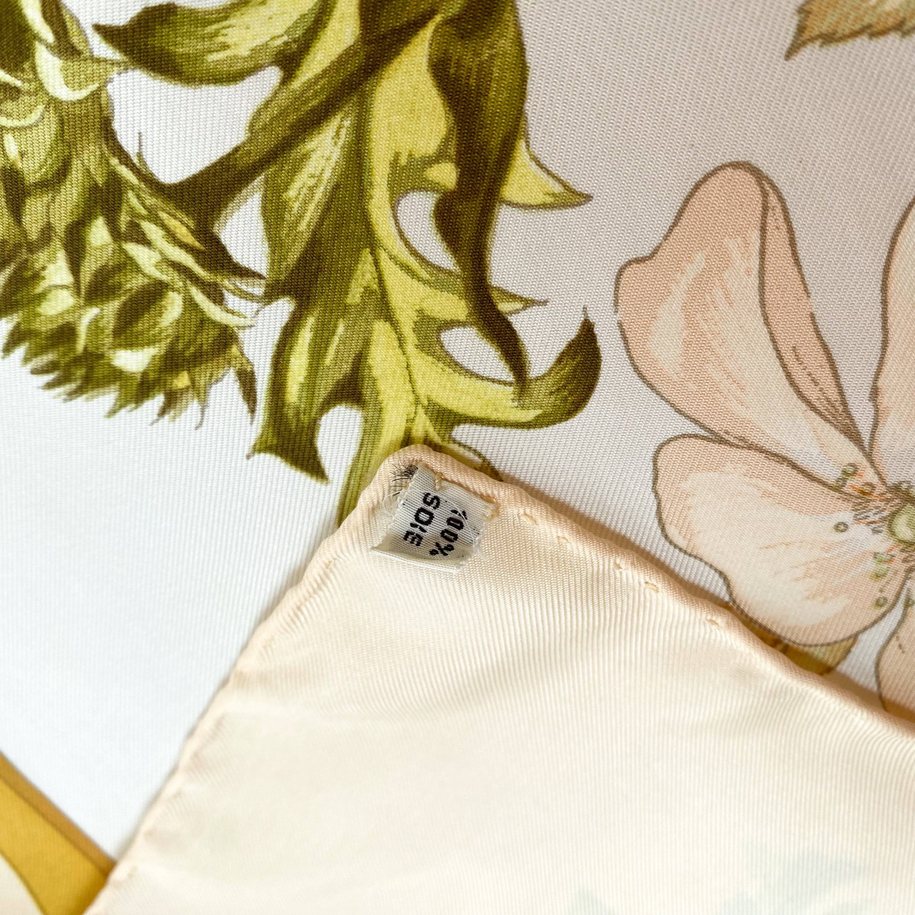 Boxed Hermès Regina Silk Scarf