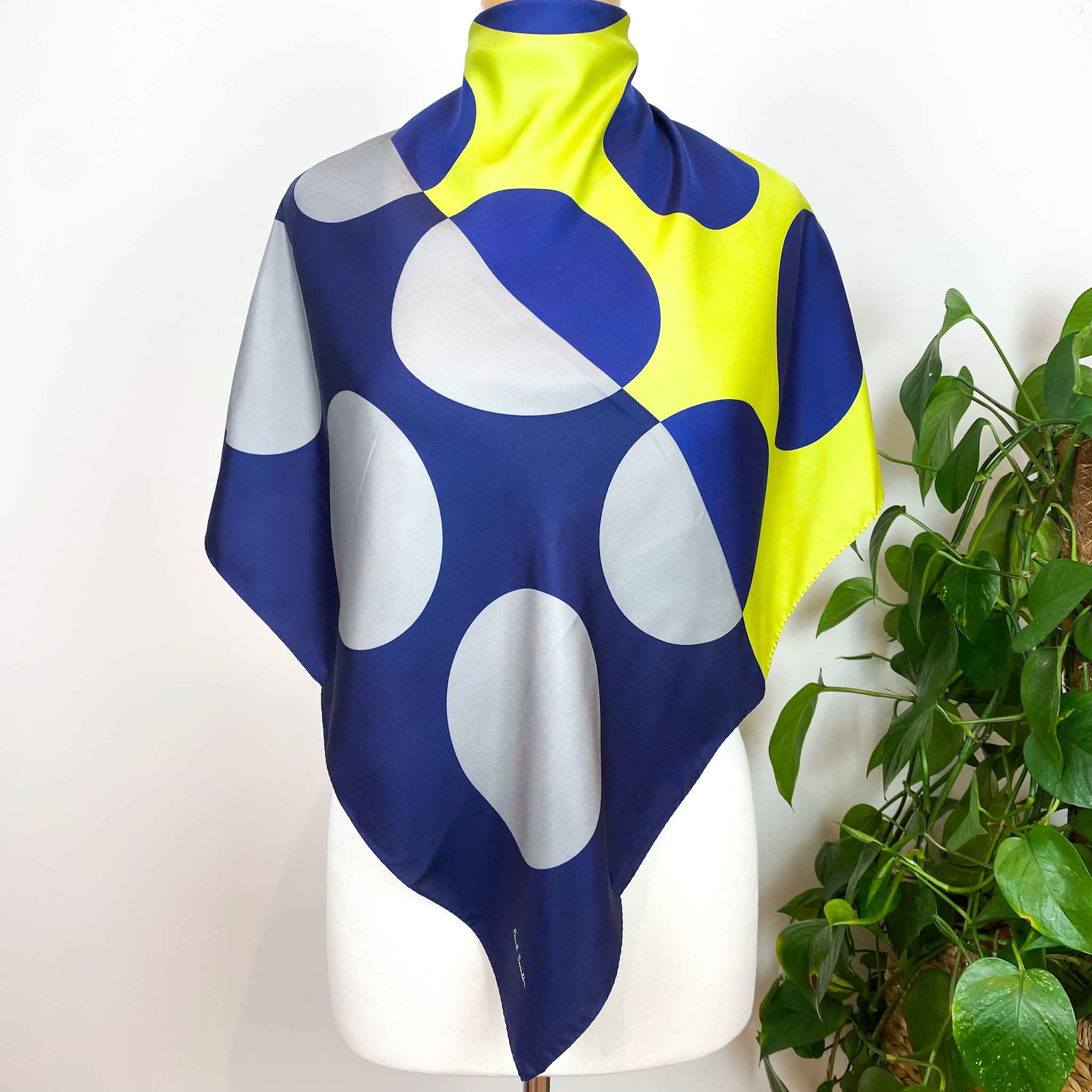 Immaculate Paul Smith Circle Design Silk Scarf