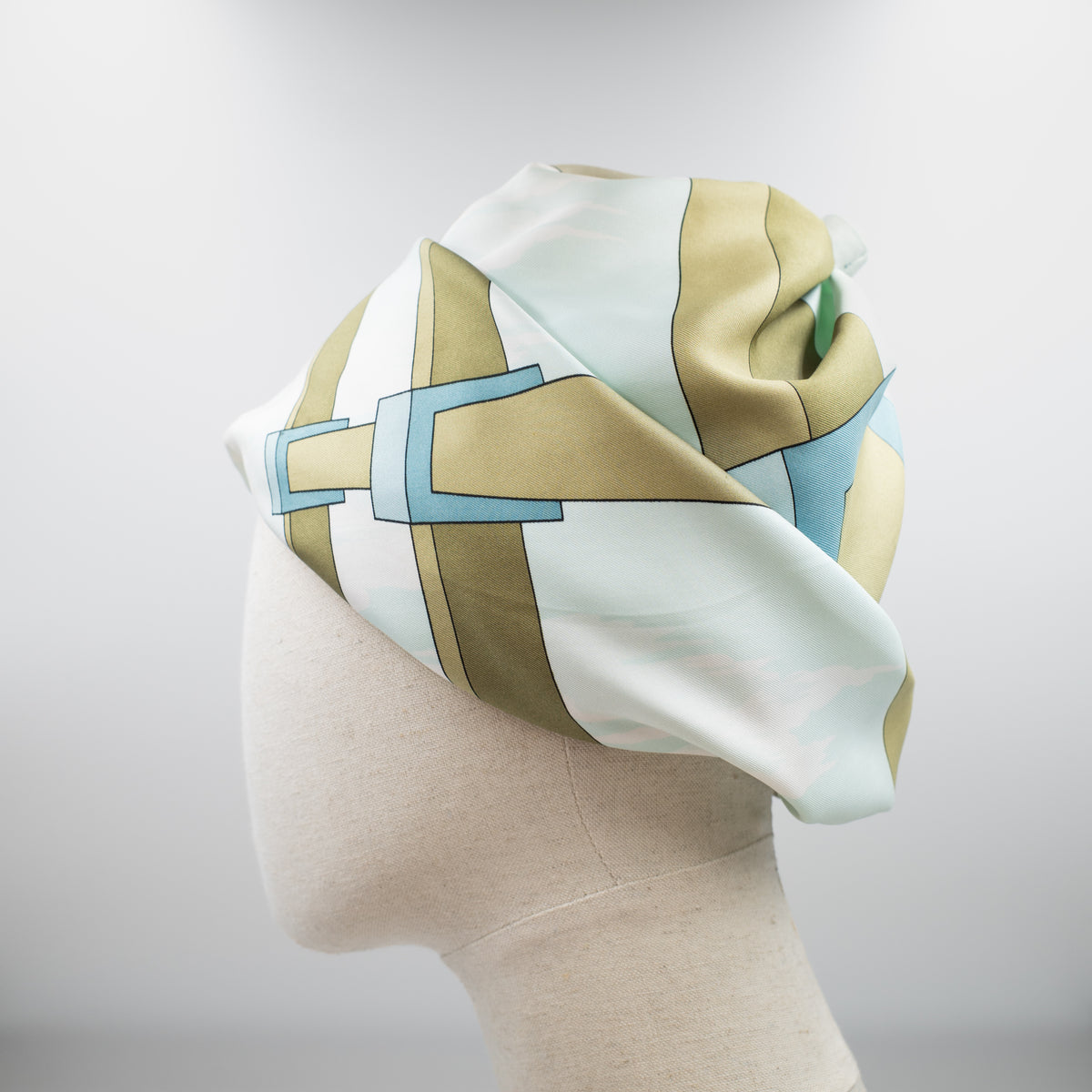 Rare Boxed Hermés 1920’s Style Silk Hat