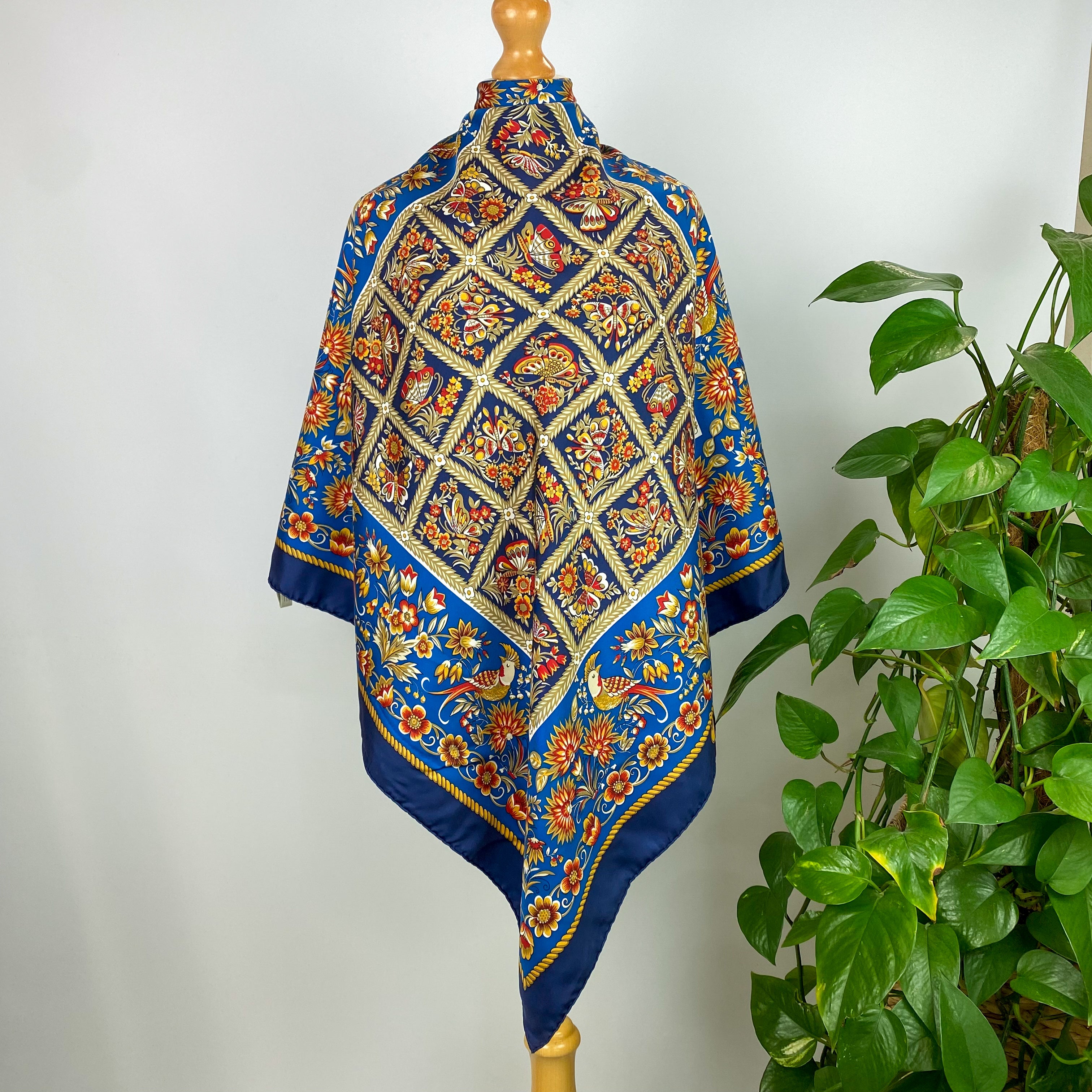 Immaculate Andre Claude Canova Silk Scarf