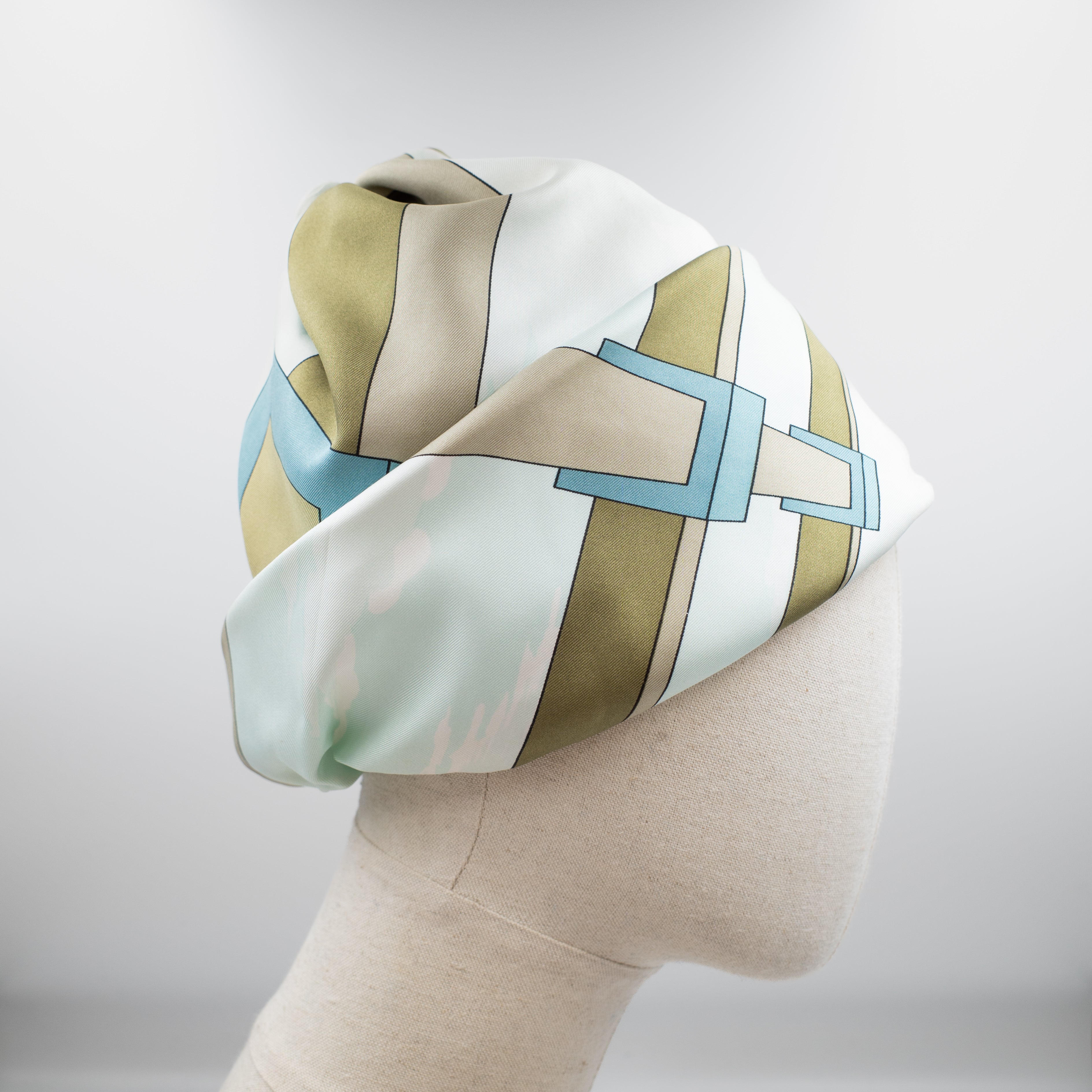 Rare Boxed Hermés 1920’s Style Silk Hat
