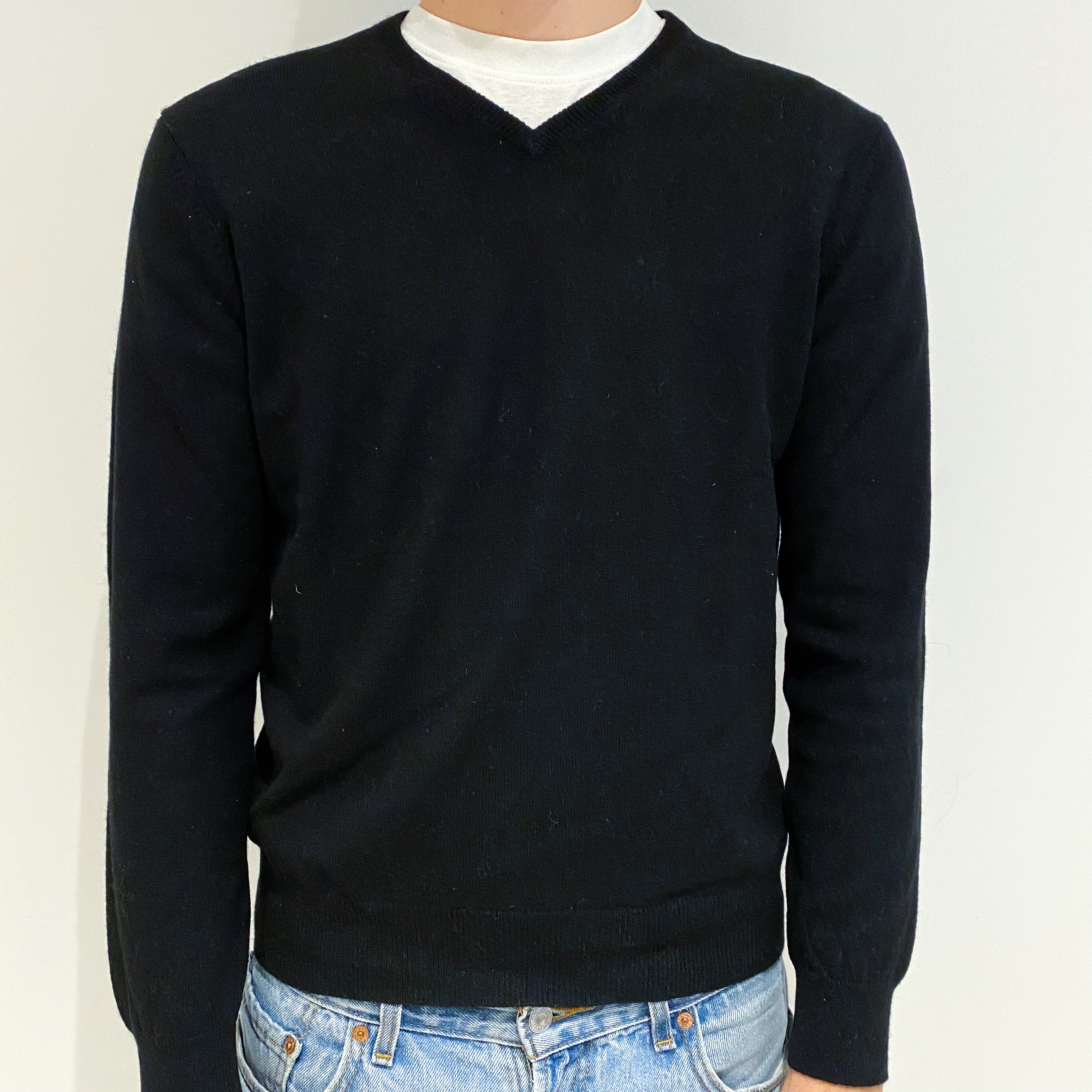 Men's Black Cashmere V-Neck Jumper Large