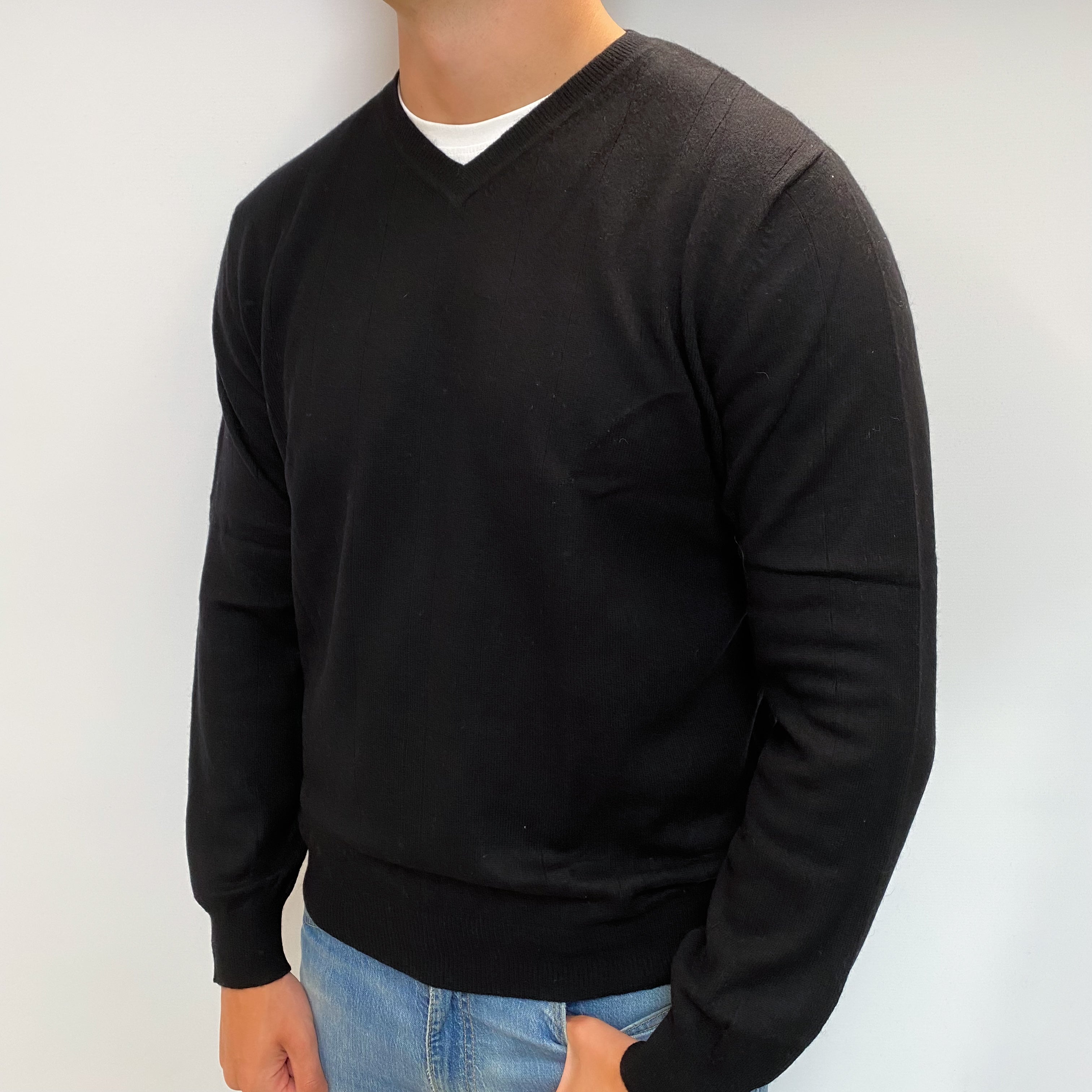 Men's Black Cashmere V Neck Jumper XL