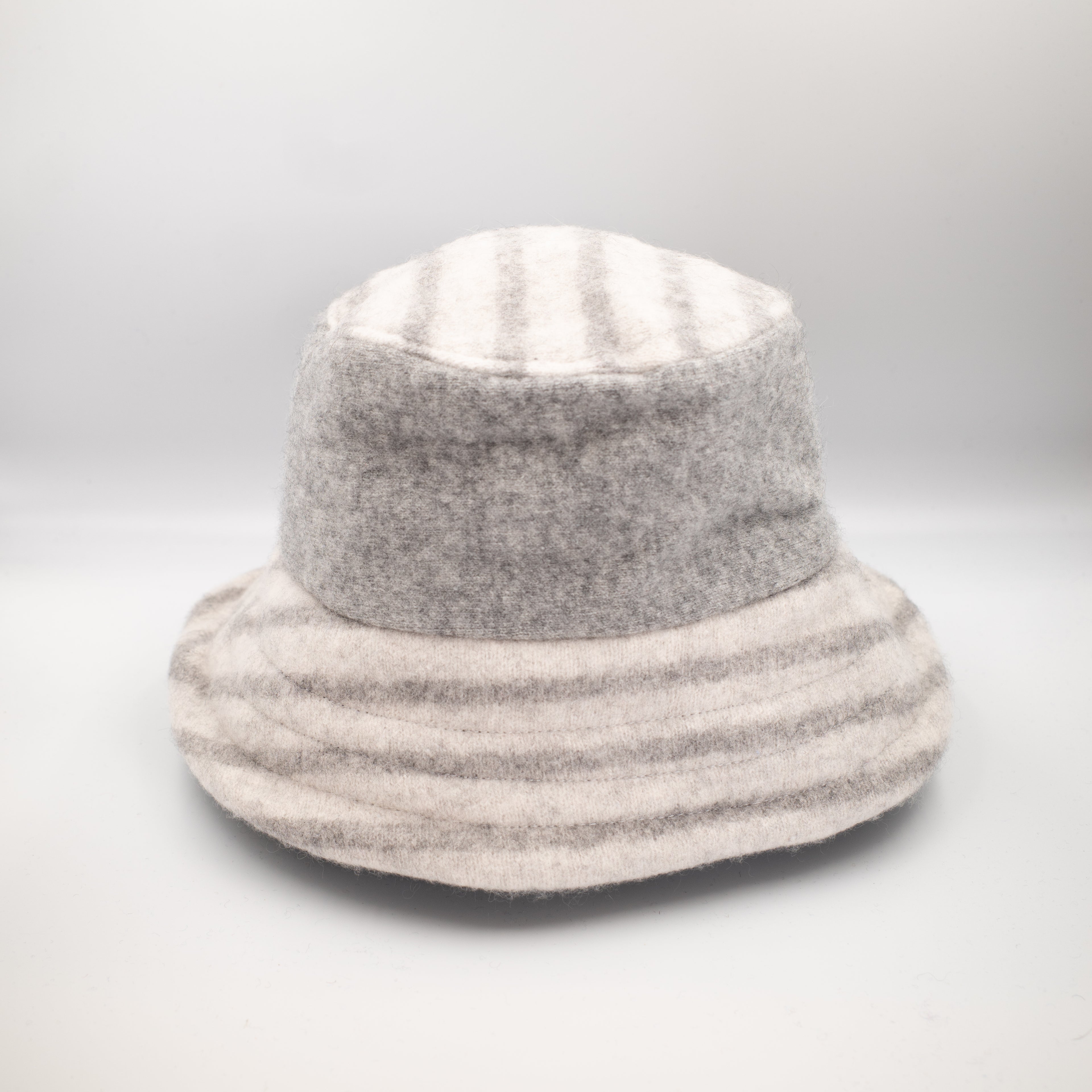 Cream and Cream Striped Reversible Cashmere Bucket Hat Medium
