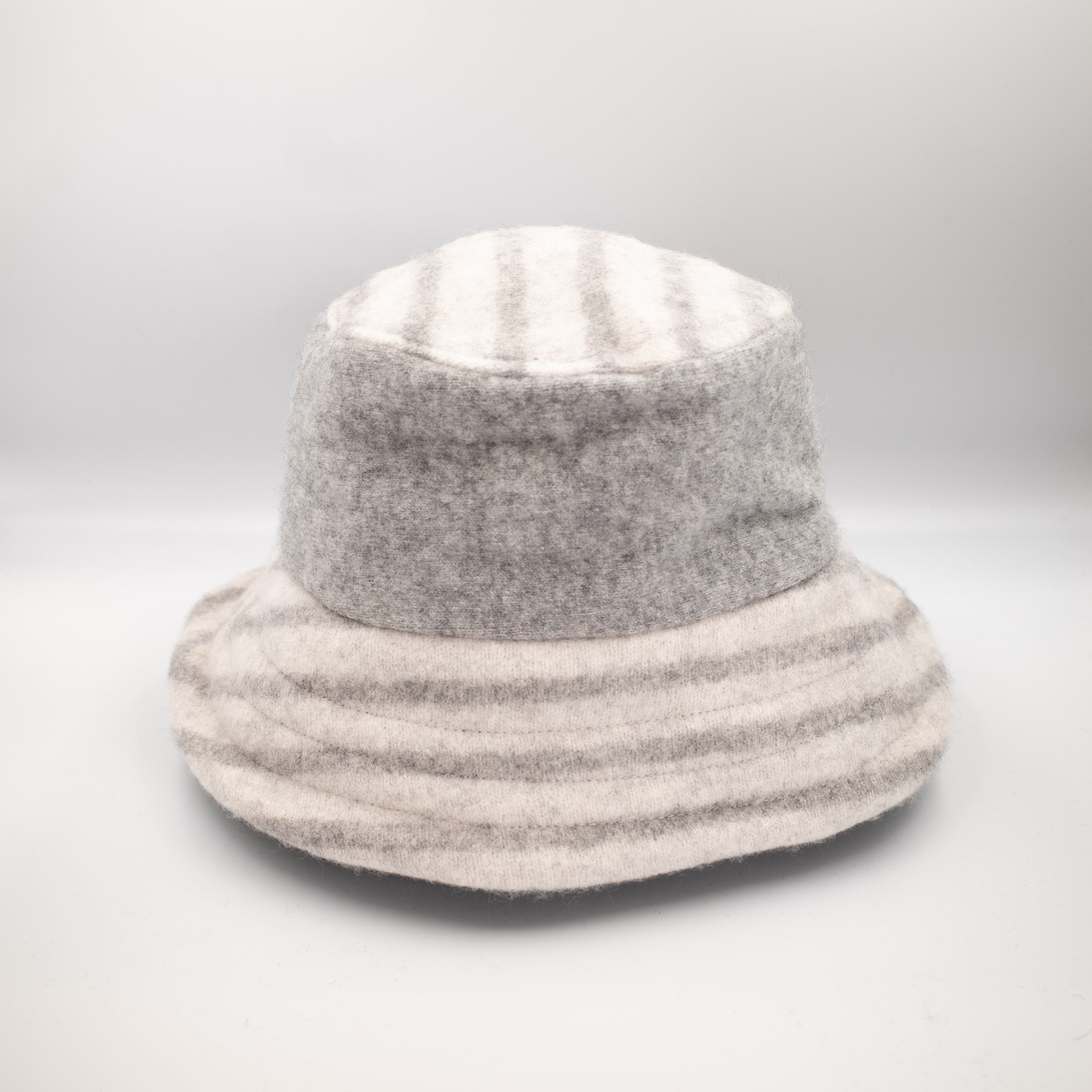 Cream and Cream Striped Reversible Cashmere Bucket Hat Medium
