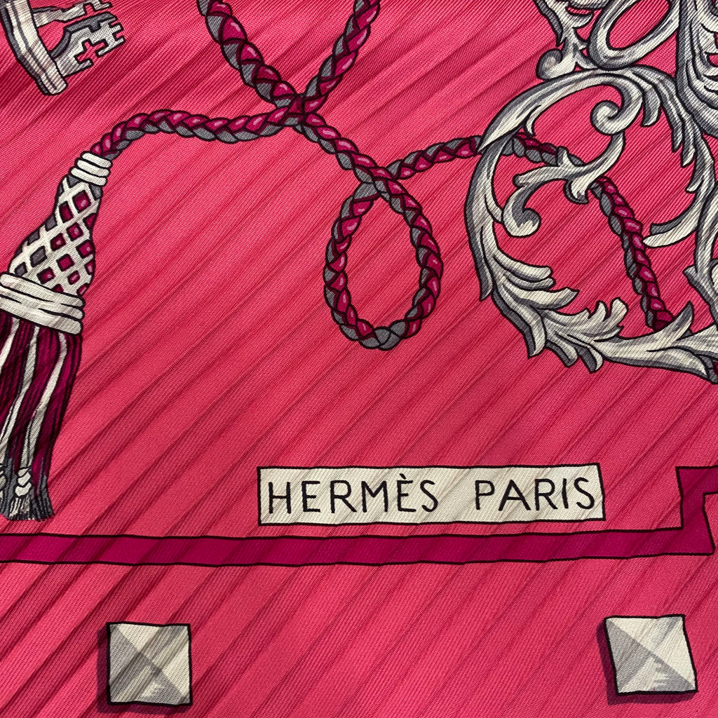 Pristine Hermès Les Clefs Silk Plisse Scarf
