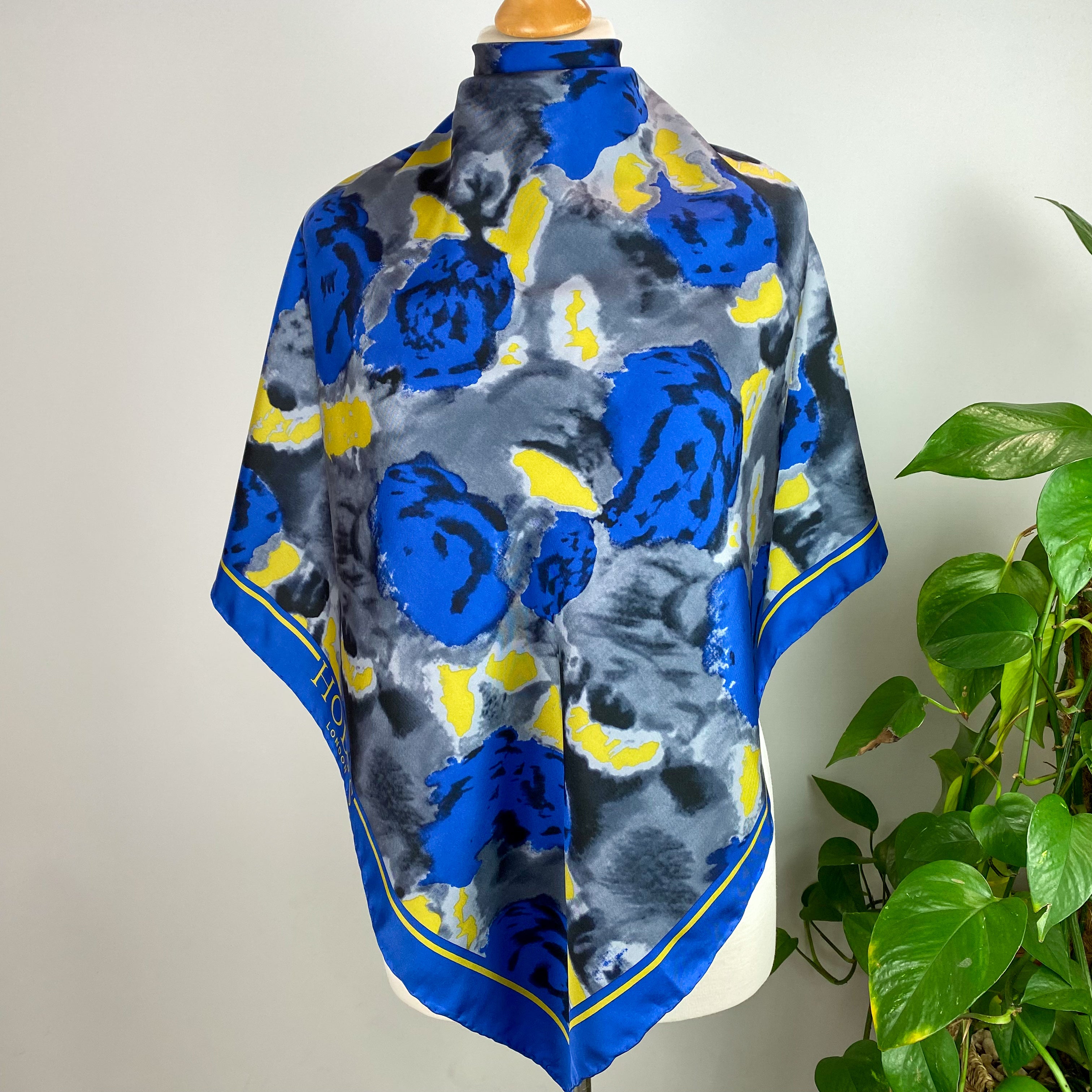 Immaculate Hobbs Abstract Silk Scarf