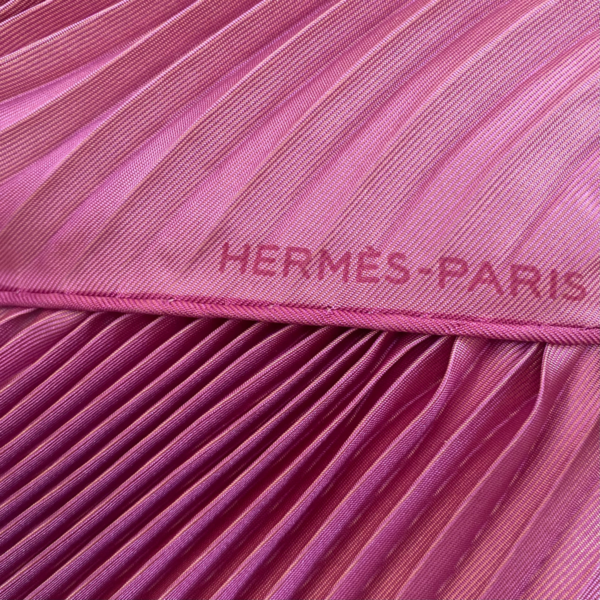 Pristine Boxed Hermès Plissé Silk Scarf