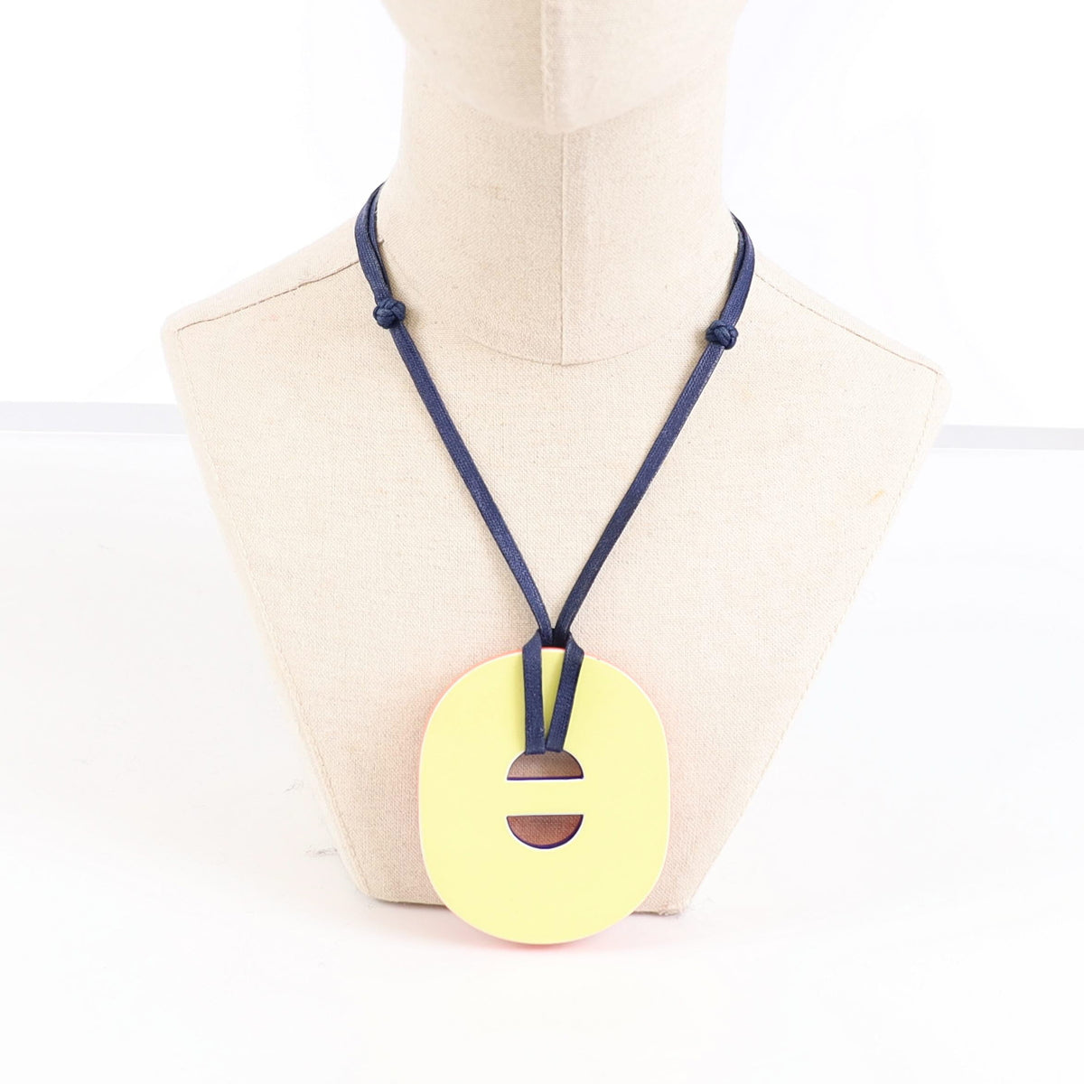 Boxed Hermès Lift Pendant