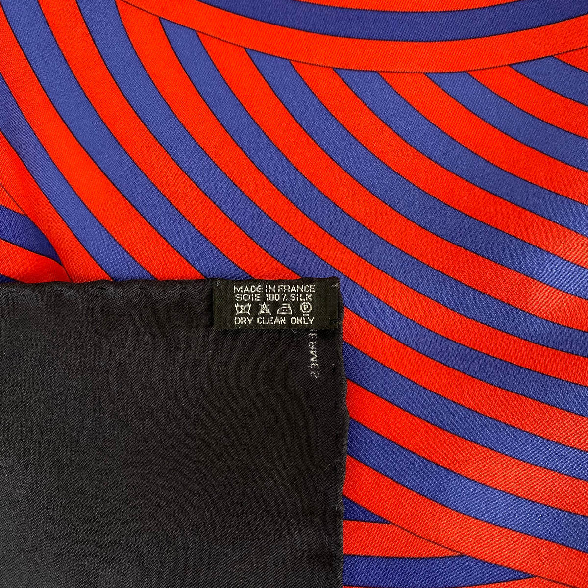 Brand New Boxed Hermès Maillons de Joel Stein Silk Scarf