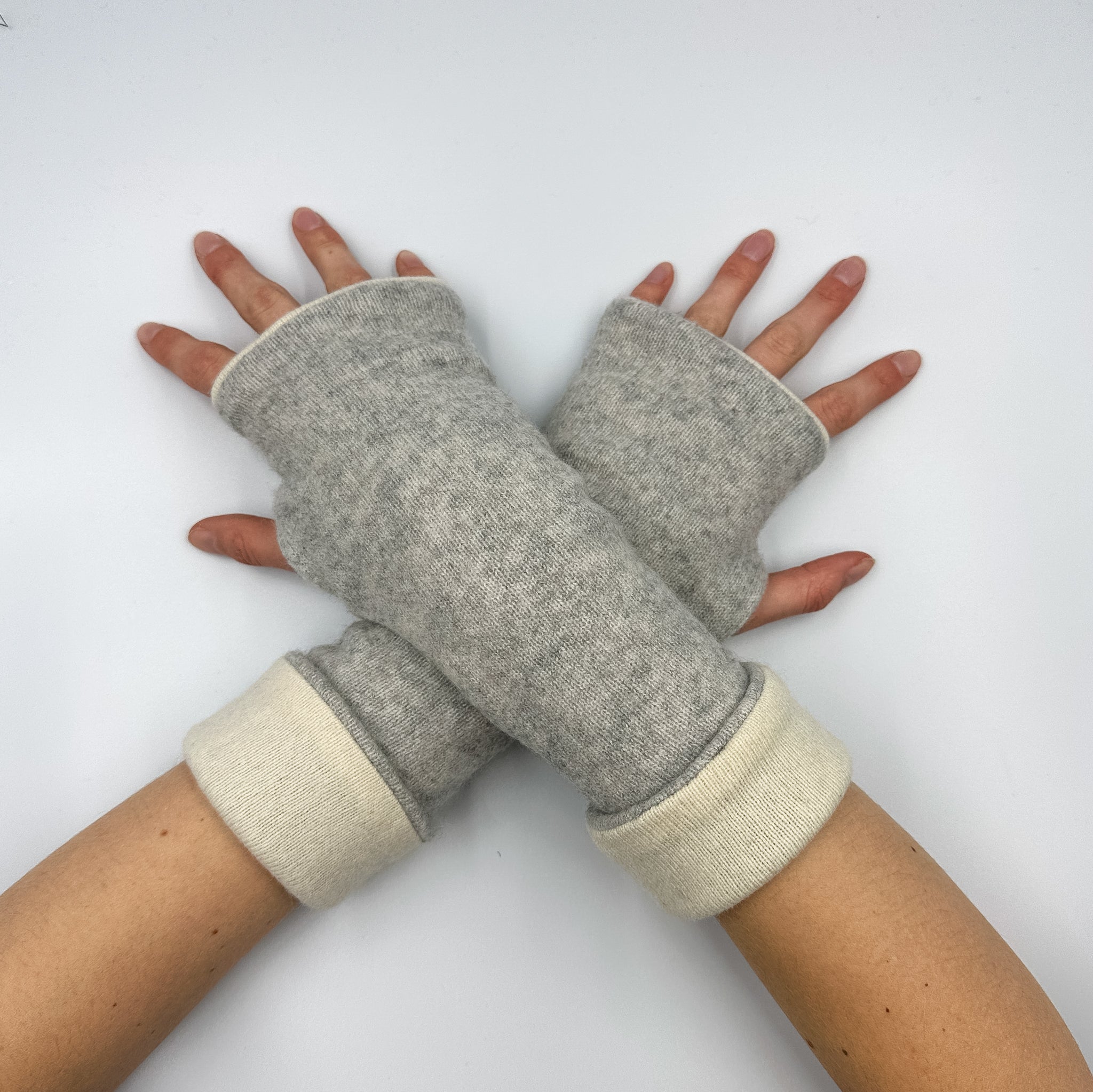 Pale Grey and Ivory Luxury Reversible Cashmere Fingerless Gloves