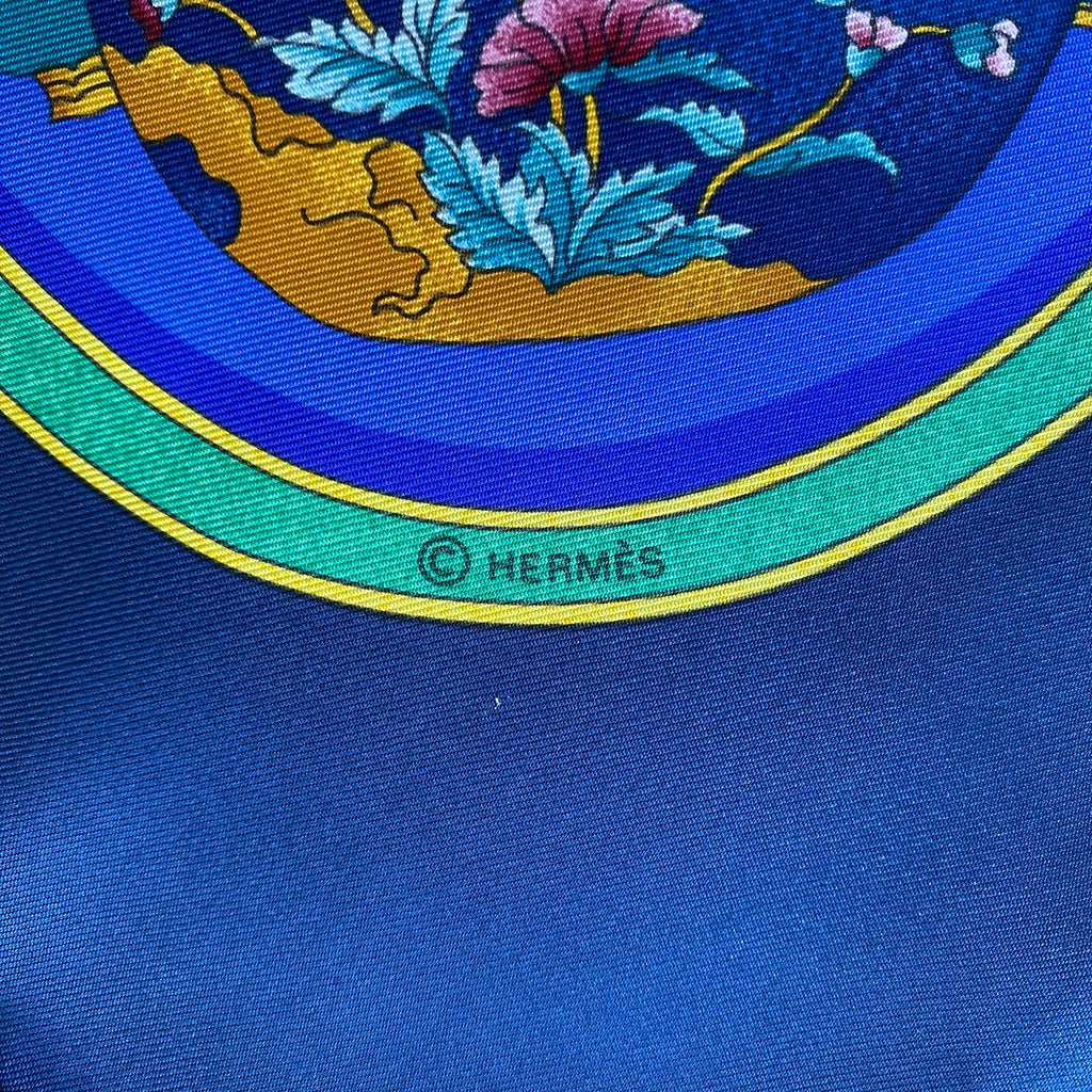 Immaculate Hermès Qu’ importe le Flacon Silk Scarf