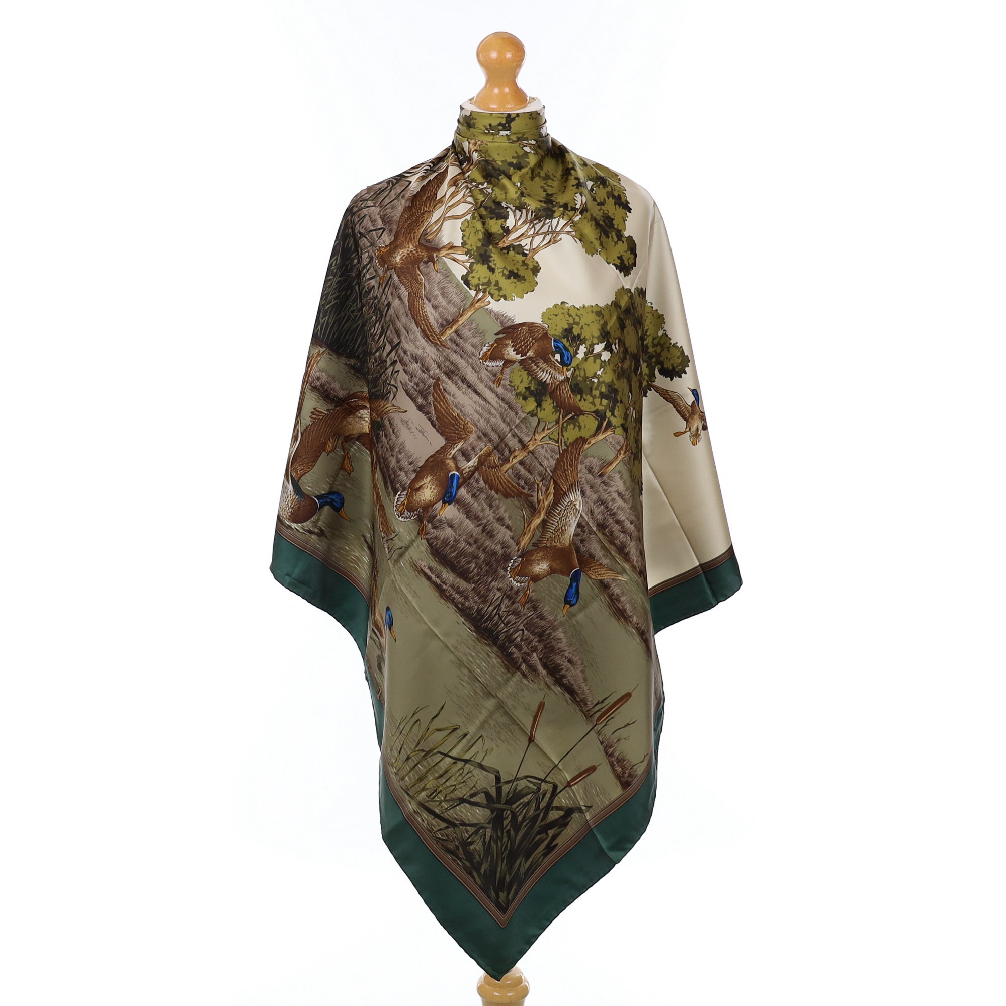 Brand New Gucci Duck Pond Design Vintage Silk Scarf