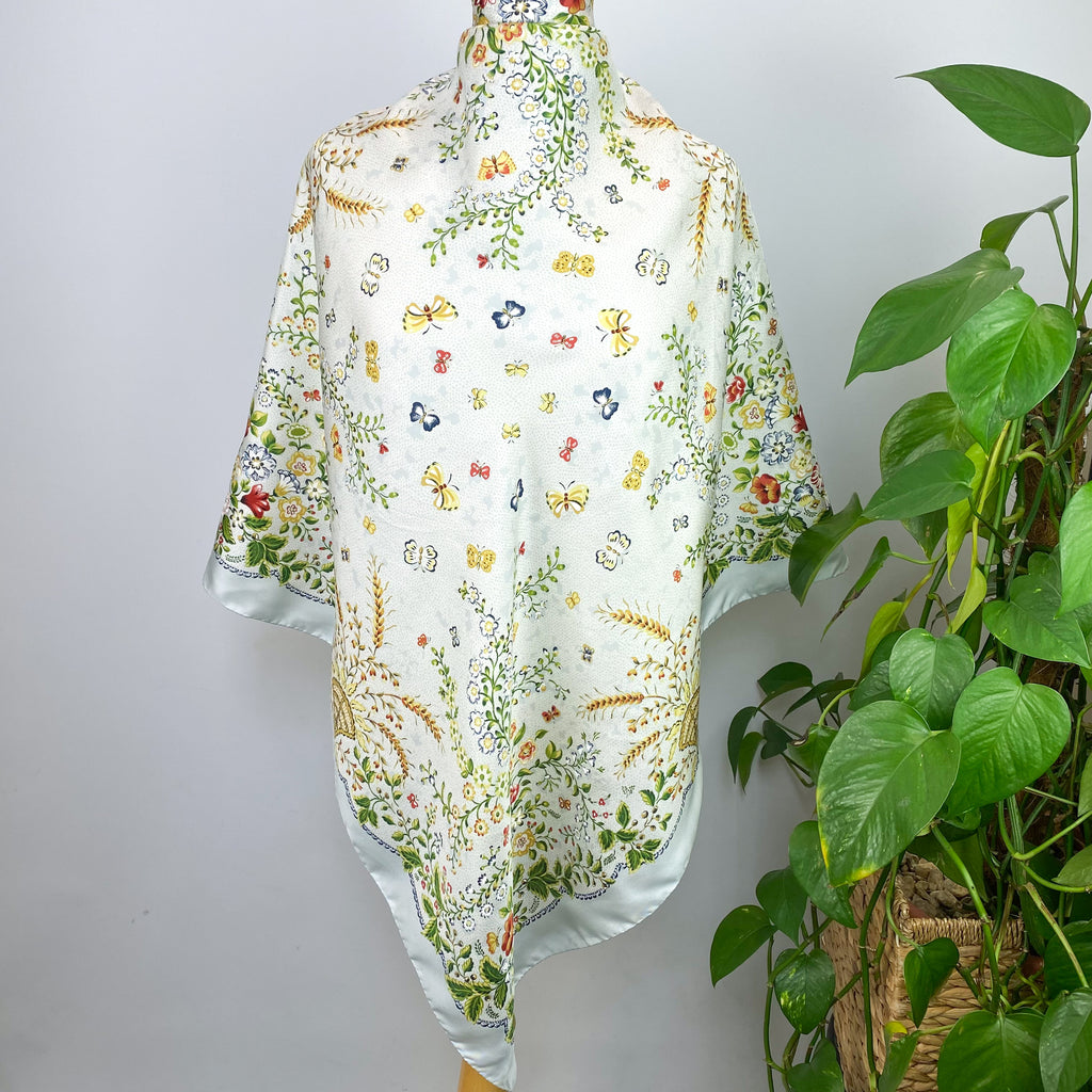 Immaculate Past Times Floral Vintage Silk Scarf