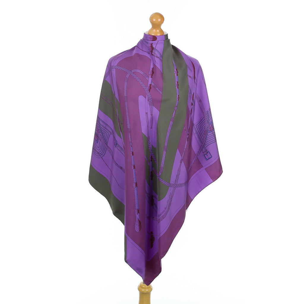Immaculate Boxed Hermès Clic Clouc Silk Scarf