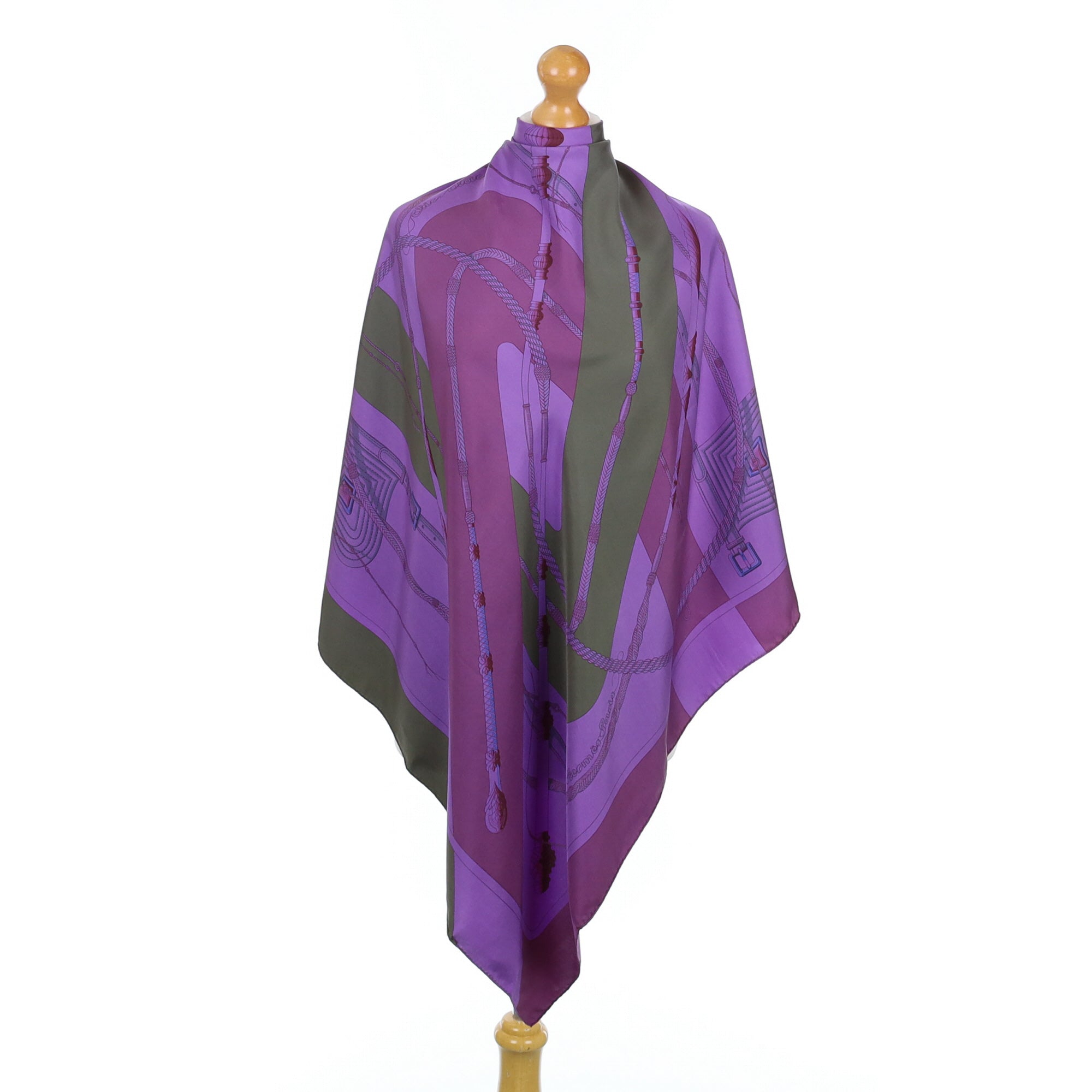 Immaculate Boxed Hermès Clic Clouc Silk Scarf