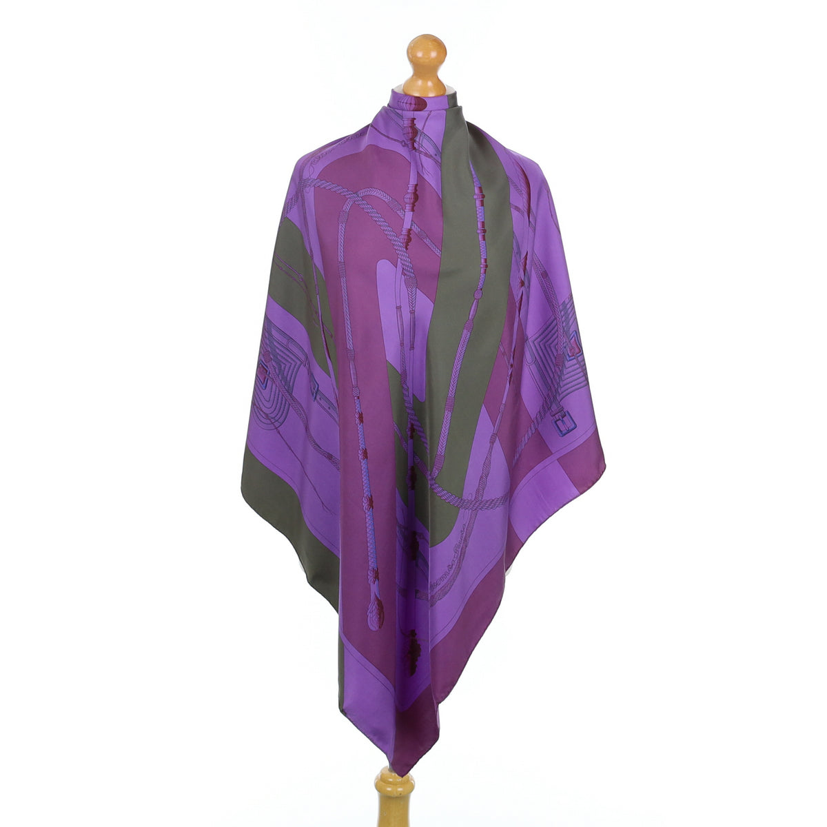 Immaculate Boxed Hermès Clic Clouc Silk Scarf
