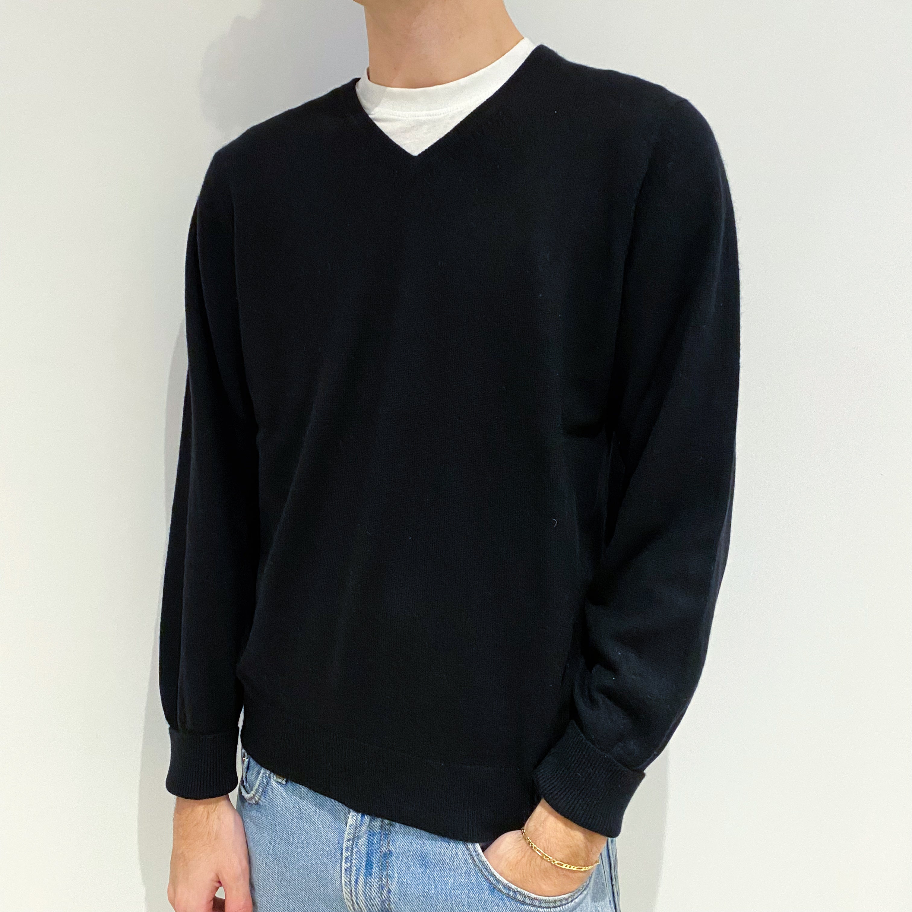Men's Black Cashmere V-Neck Jumper Large