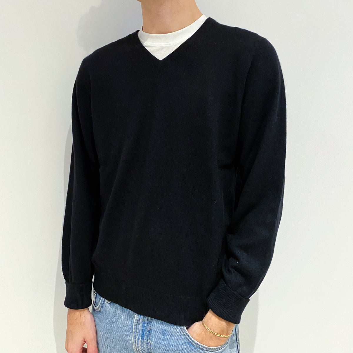 Men's Black Cashmere V-Neck Jumper Large